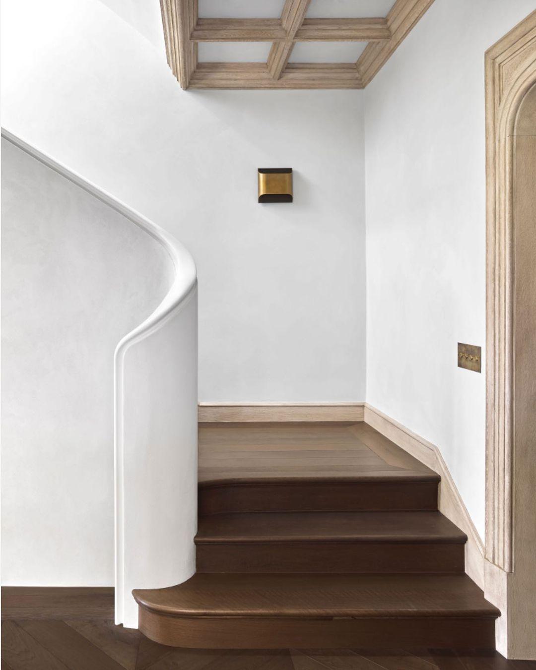Hardy Nordic Art Brass Wall Lamp-Neutral Decor