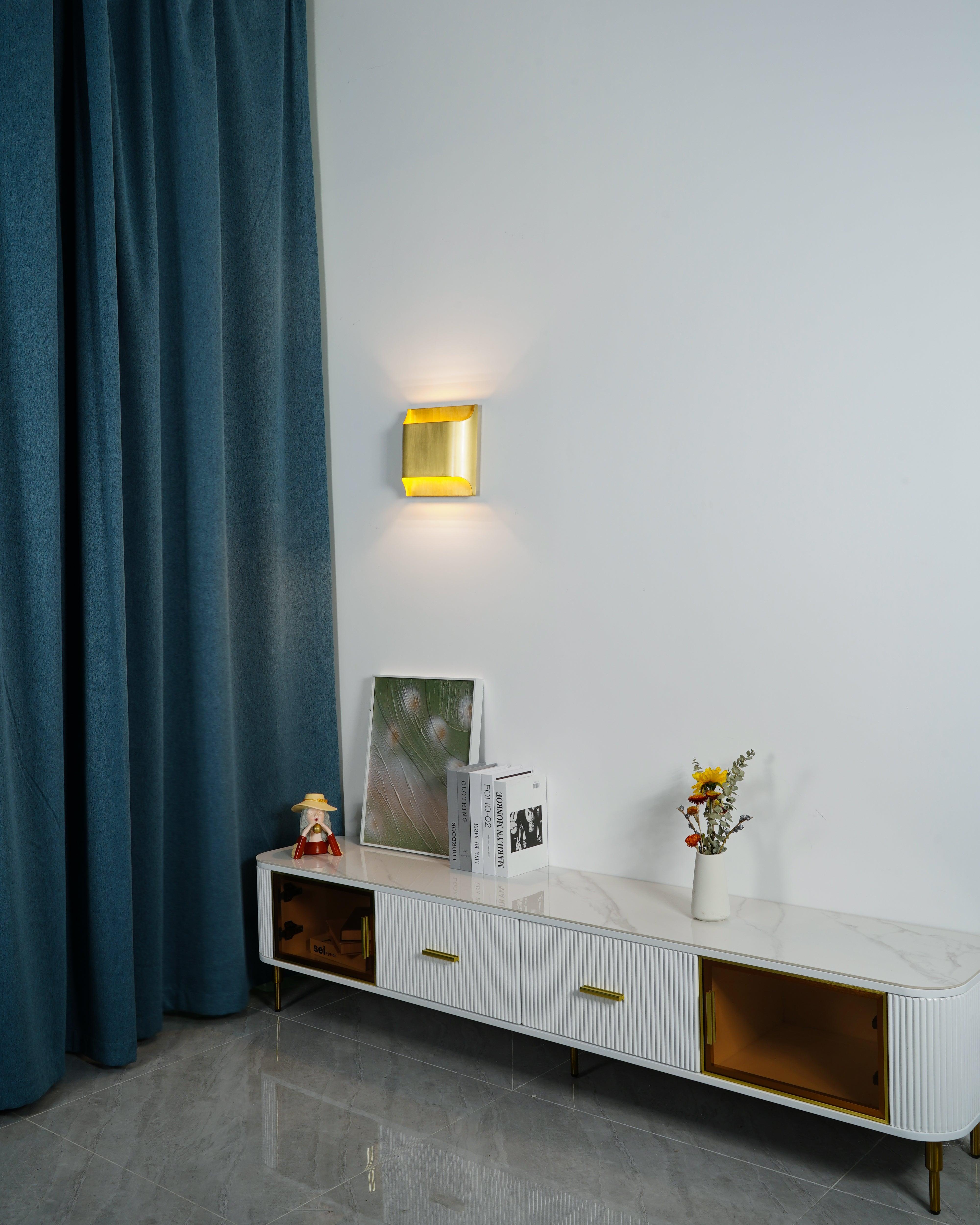 Hardy Nordic Art Brass Wall Lamp-Neutral Decor