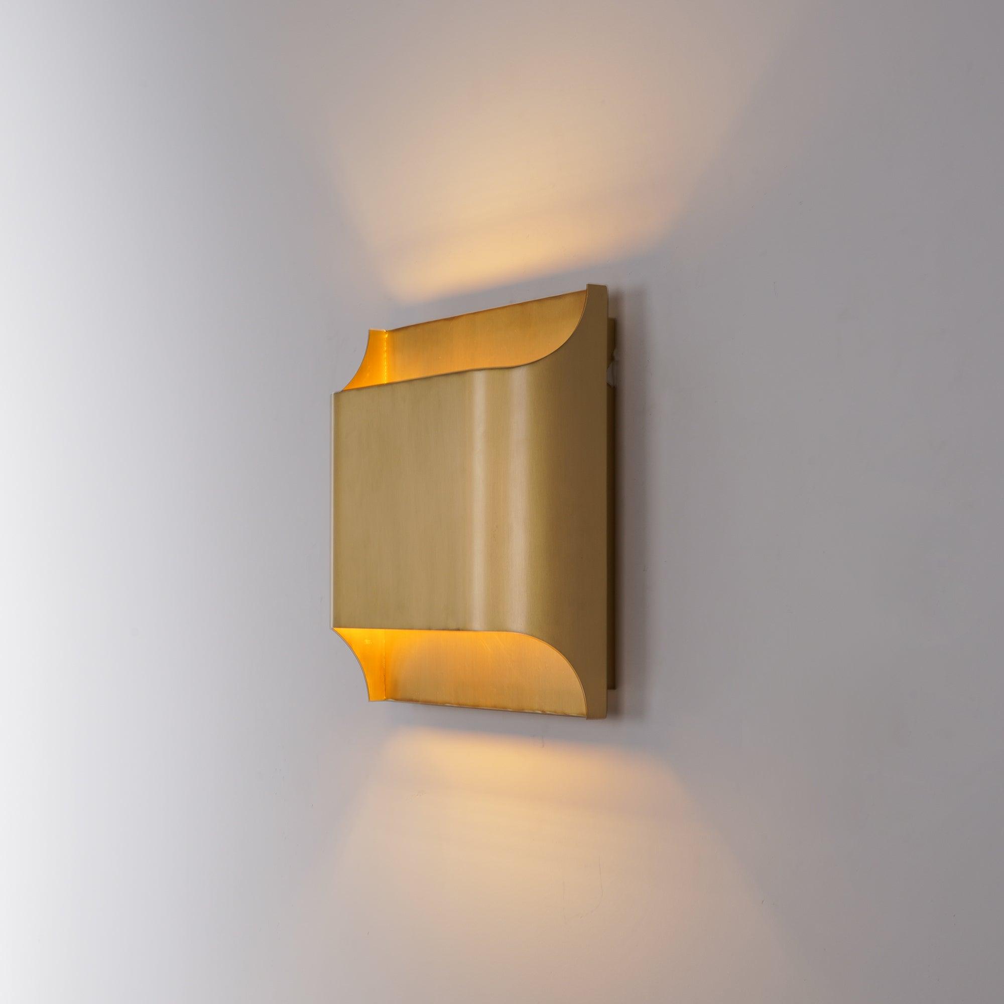 Hardy Nordic Art Brass Wall Lamp-Neutral Decor