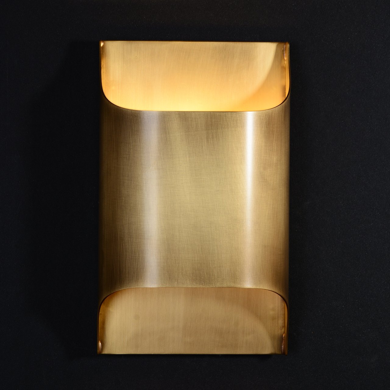 Hardy Nordic Art Brass Wall Lamp-Neutral Decor