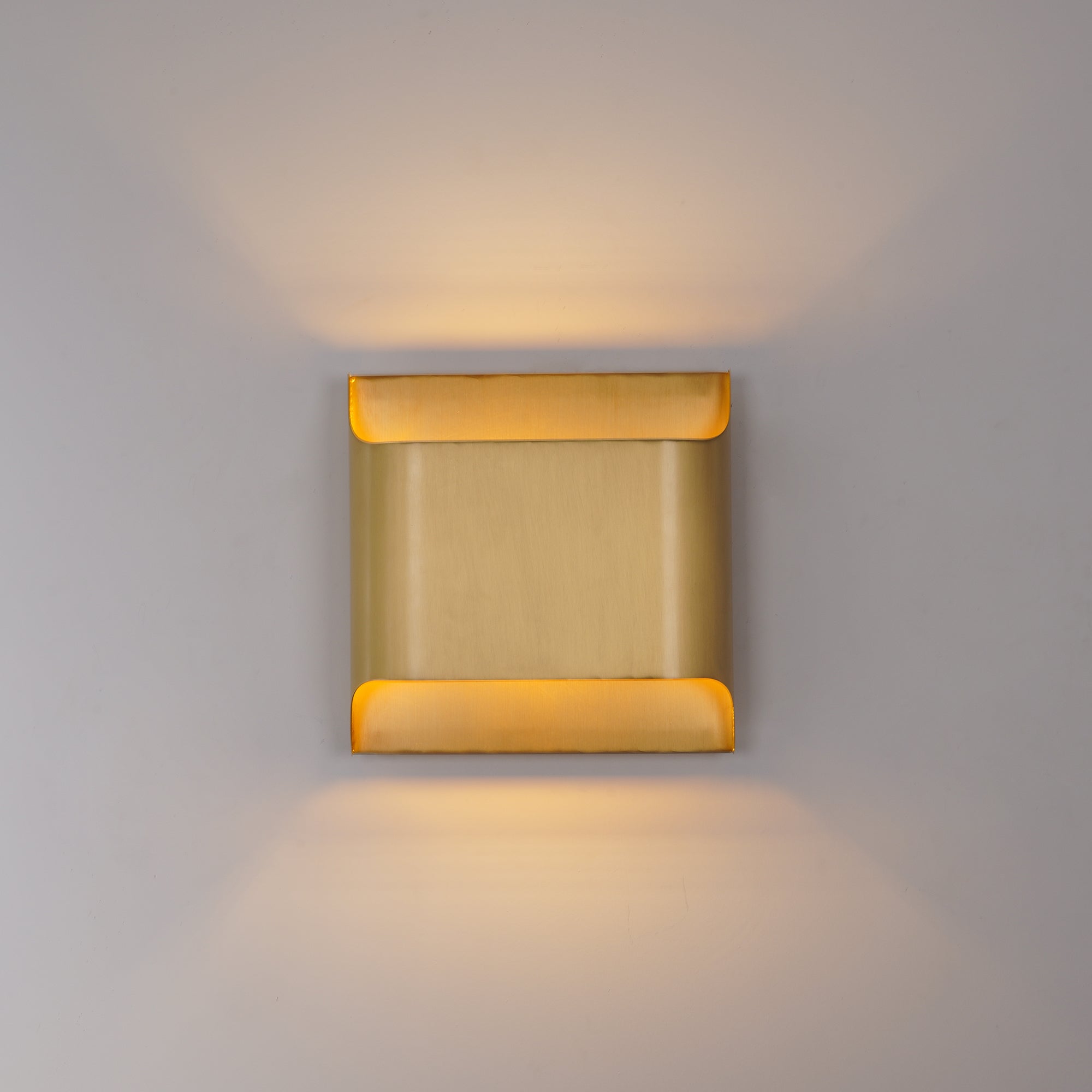 Hardy Nordic Art Brass Wall Lamp-Neutral Decor