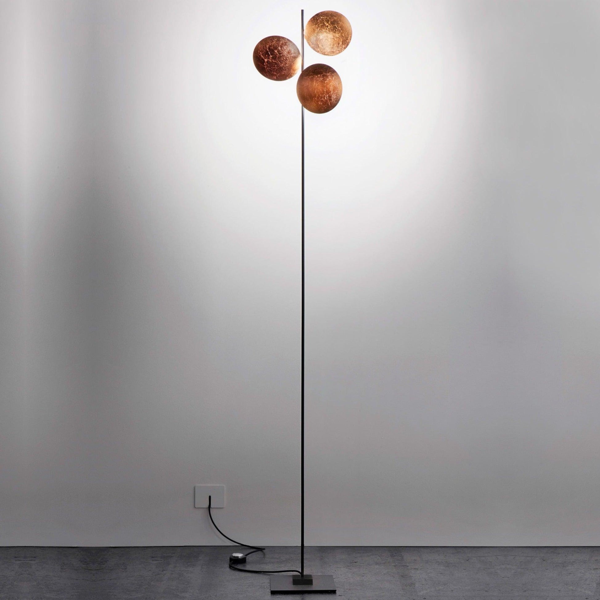 Axial Ray Sculptural Floor Lamp-Neutral Decor