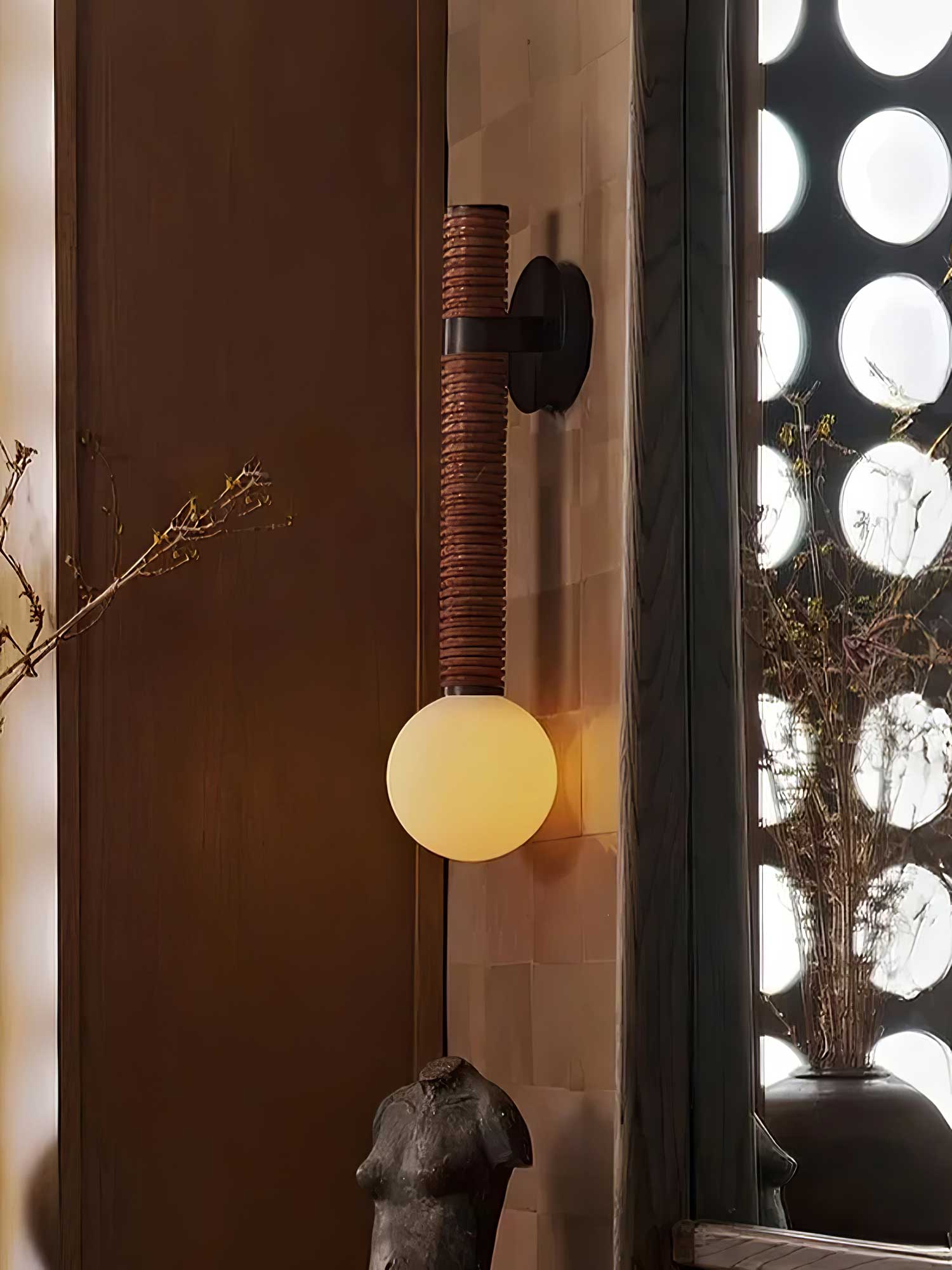 Sylvia Minimalist Wall Lamp-Neutral Decor