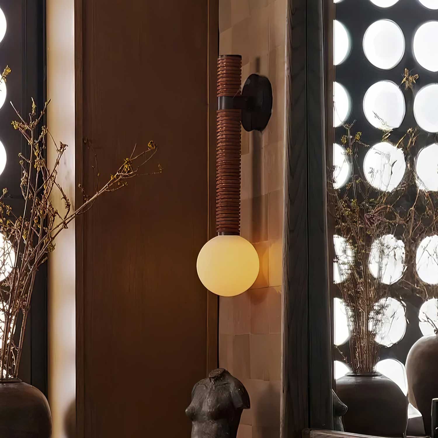 Sylvia Minimalist Wall Lamp-Neutral Decor