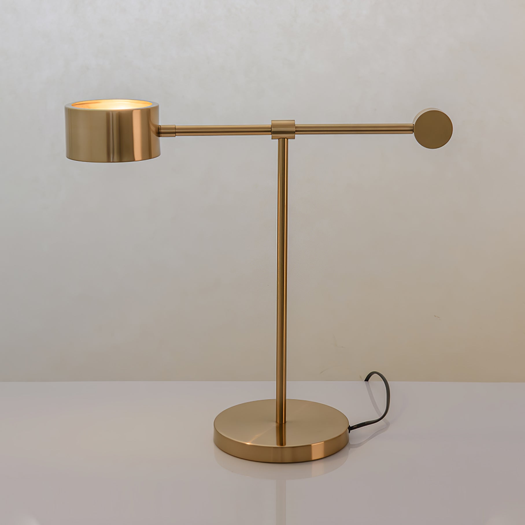 Veloise Minimalist Table Lamp-Neutral Decor