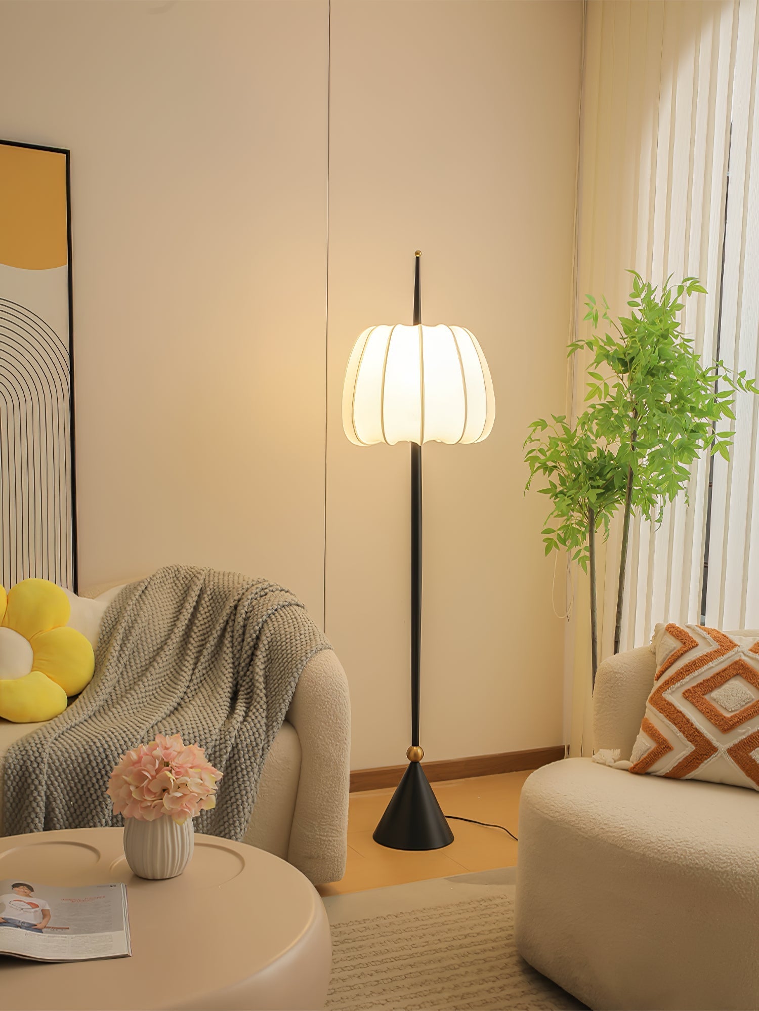 Pick Minimalist Fabric Floor Lamp-Neutral Decor