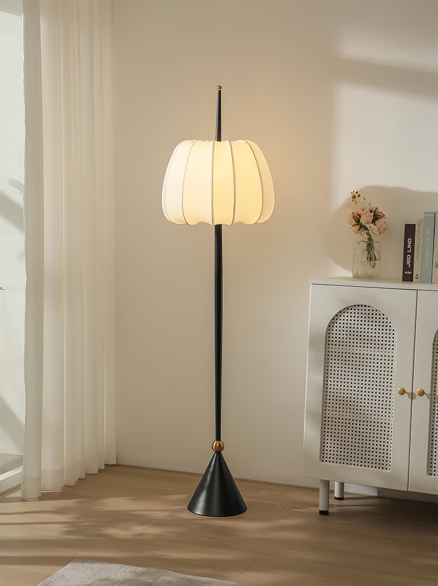 Pick Minimalist Fabric Floor Lamp-Neutral Decor