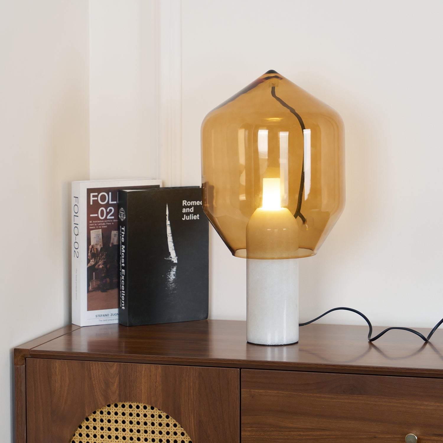 Vihls Modern Marble Table Lamp-Neutral Decor