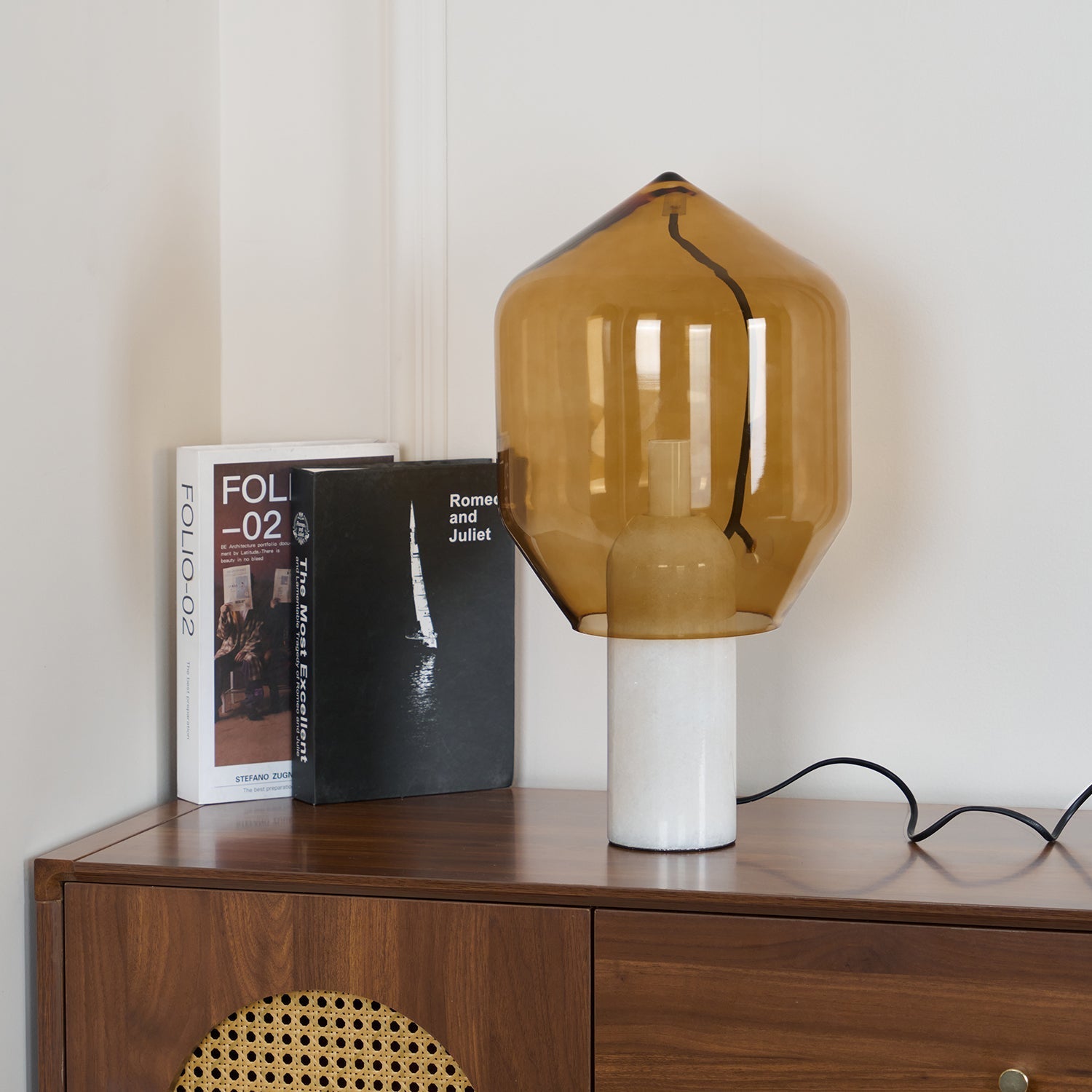 Vihls Modern Marble Table Lamp-Neutral Decor