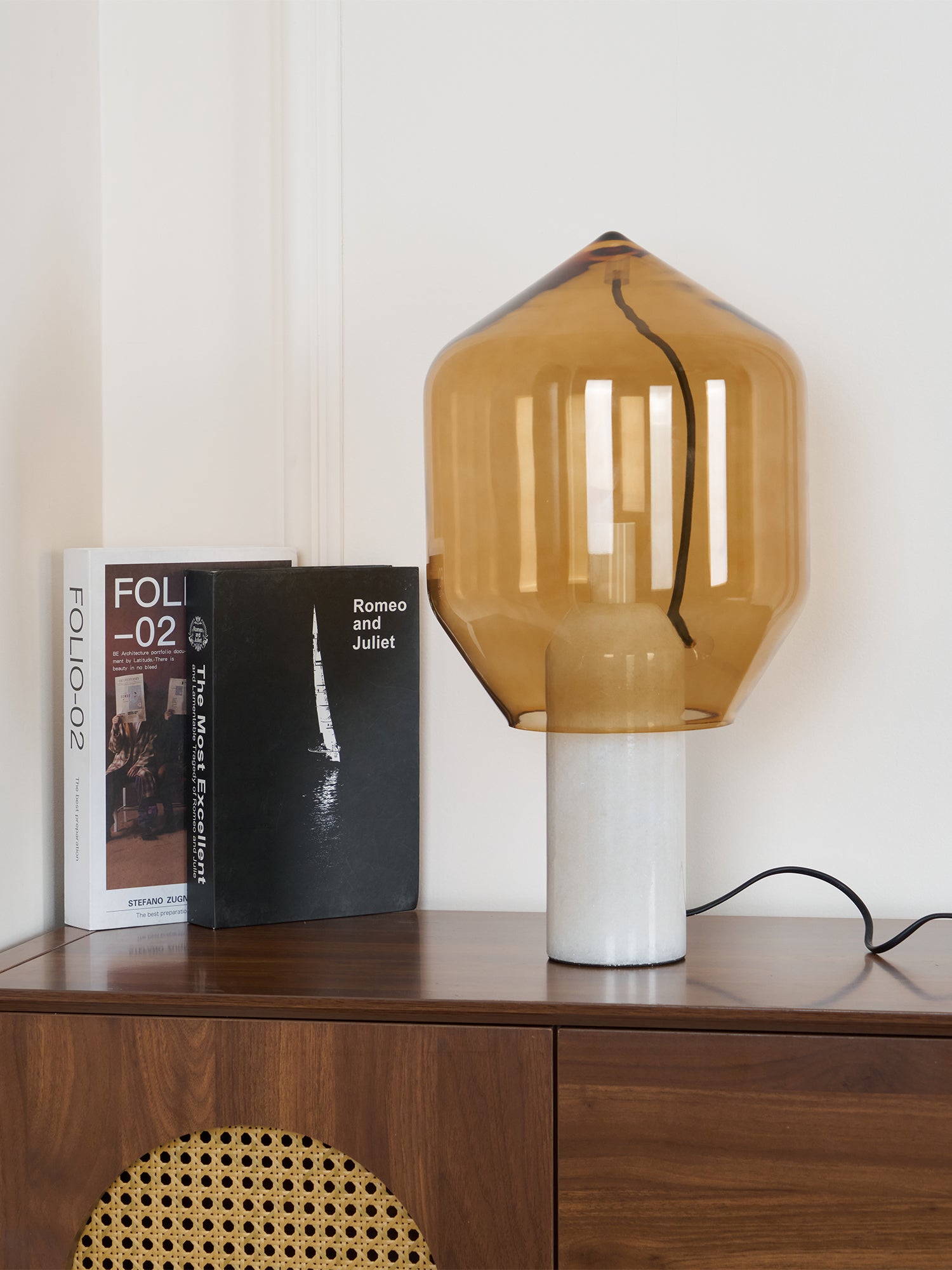 Vihls Modern Marble Table Lamp-Neutral Decor