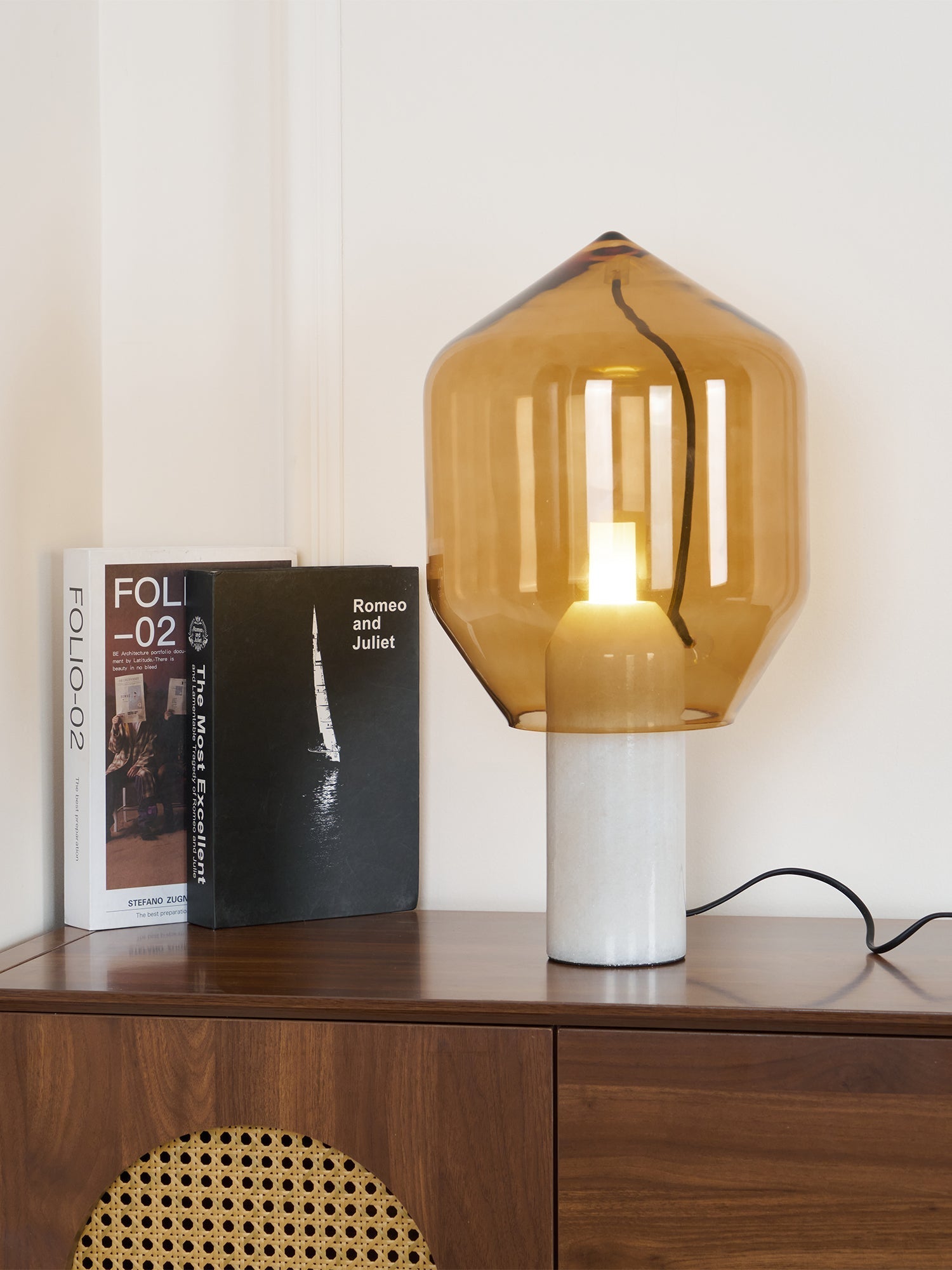 Vihls Modern Marble Table Lamp-Neutral Decor
