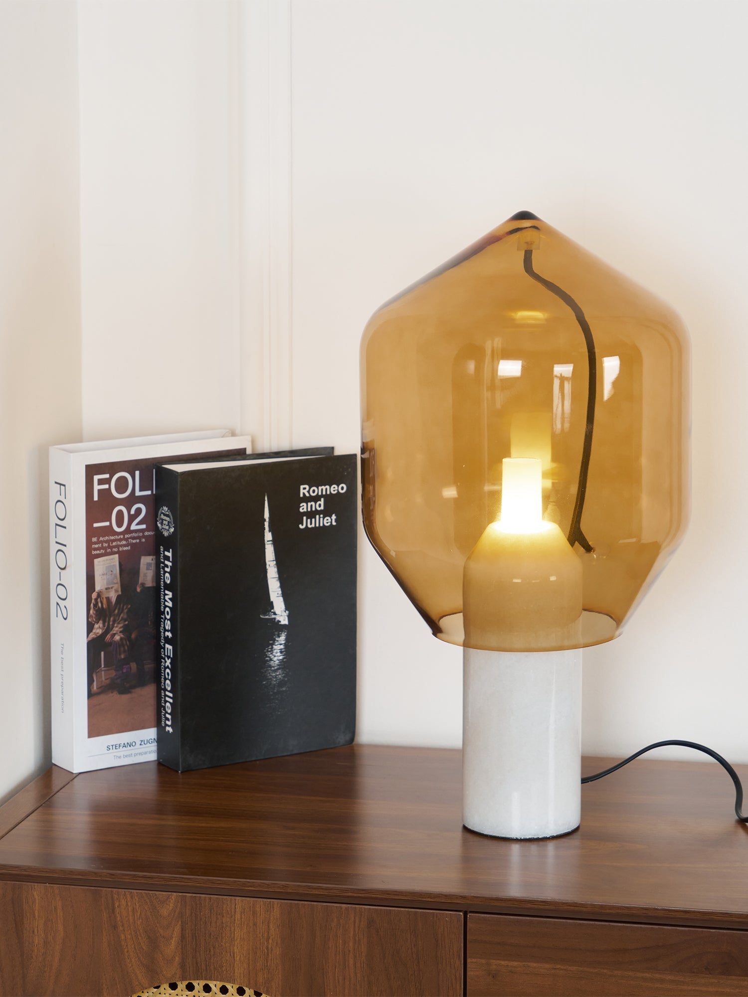 Vihls Modern Marble Table Lamp-Neutral Decor