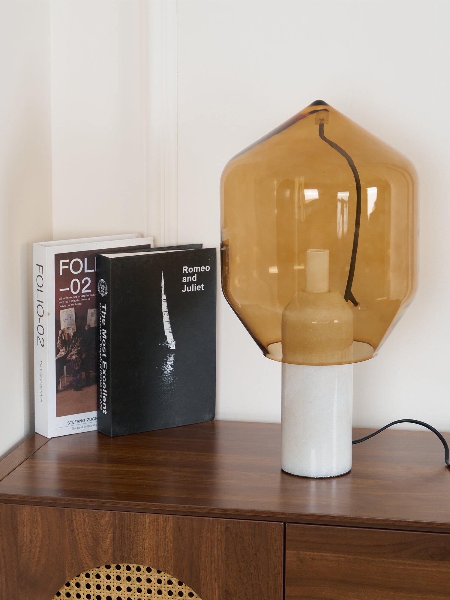 Vihls Modern Marble Table Lamp-Neutral Decor