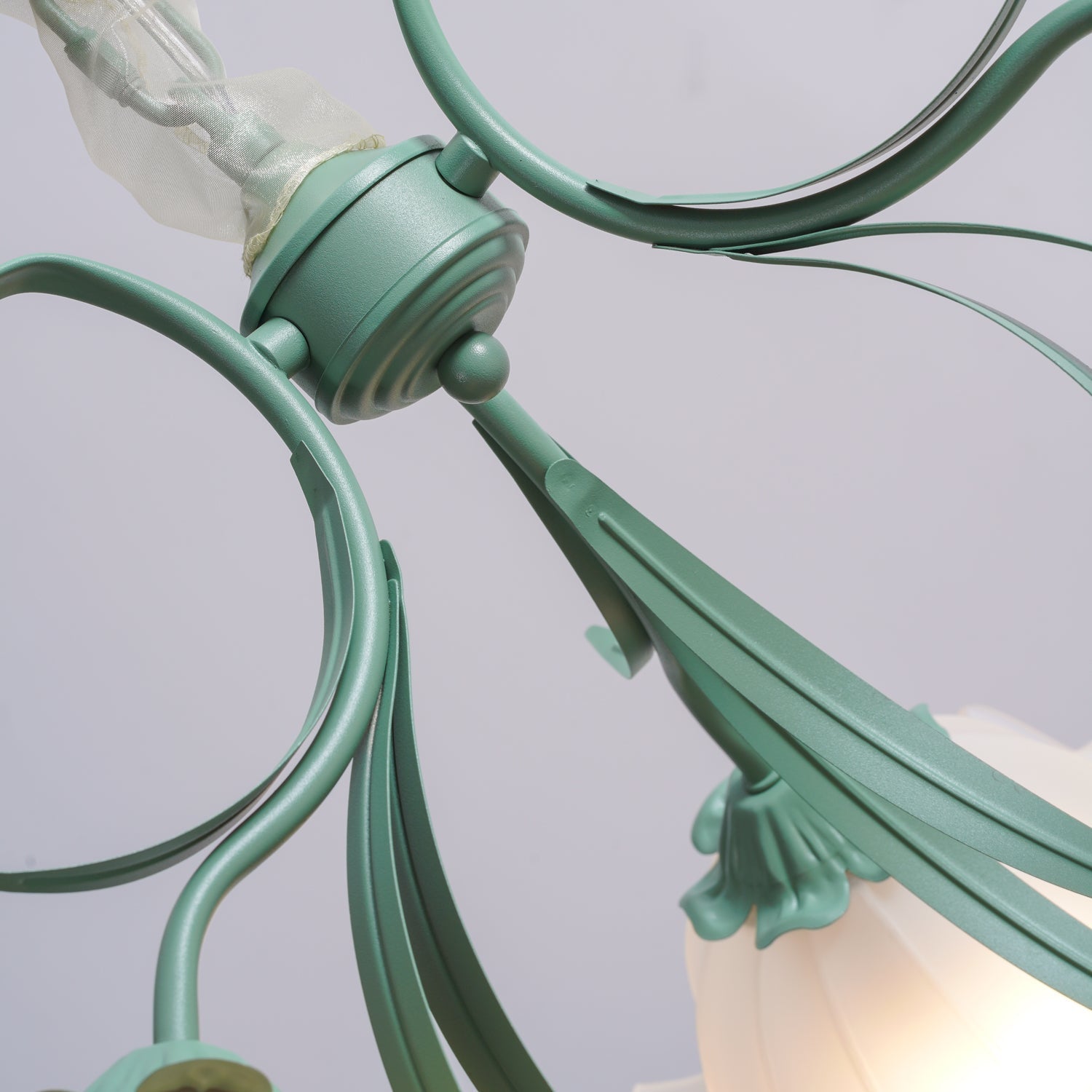 Evren Chandelier Flower with Petals and Leaves-Neutral Decor