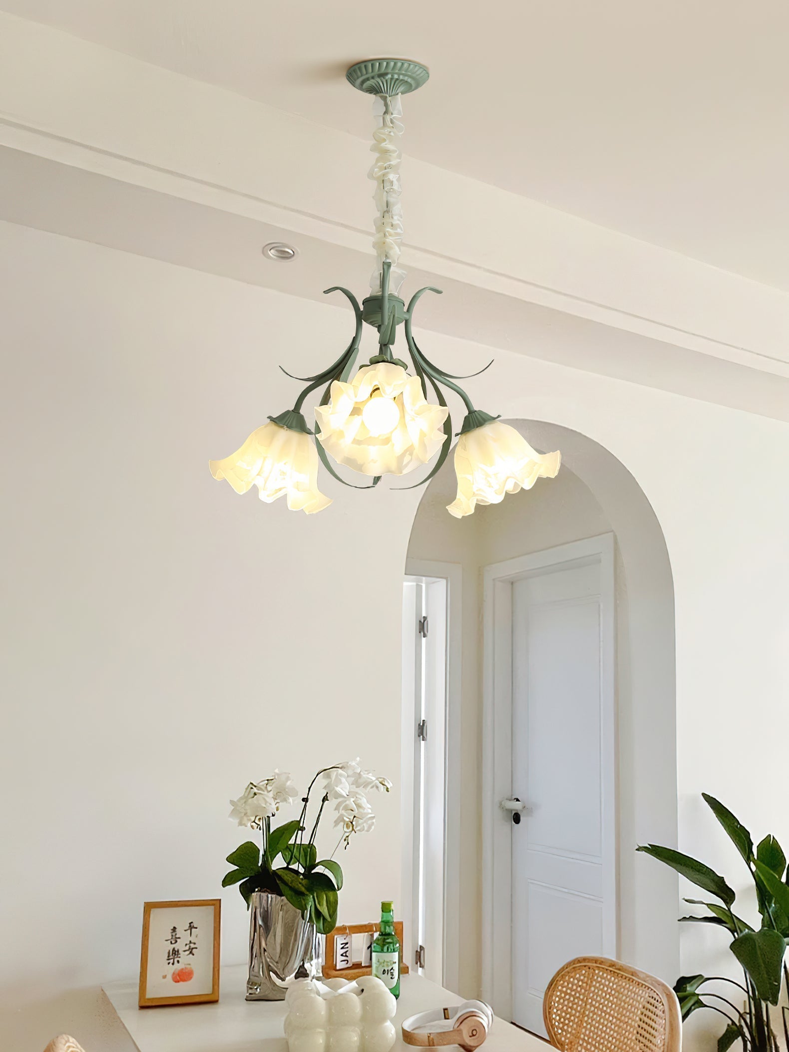Evren Chandelier Flower with Petals and Leaves-Neutral Decor