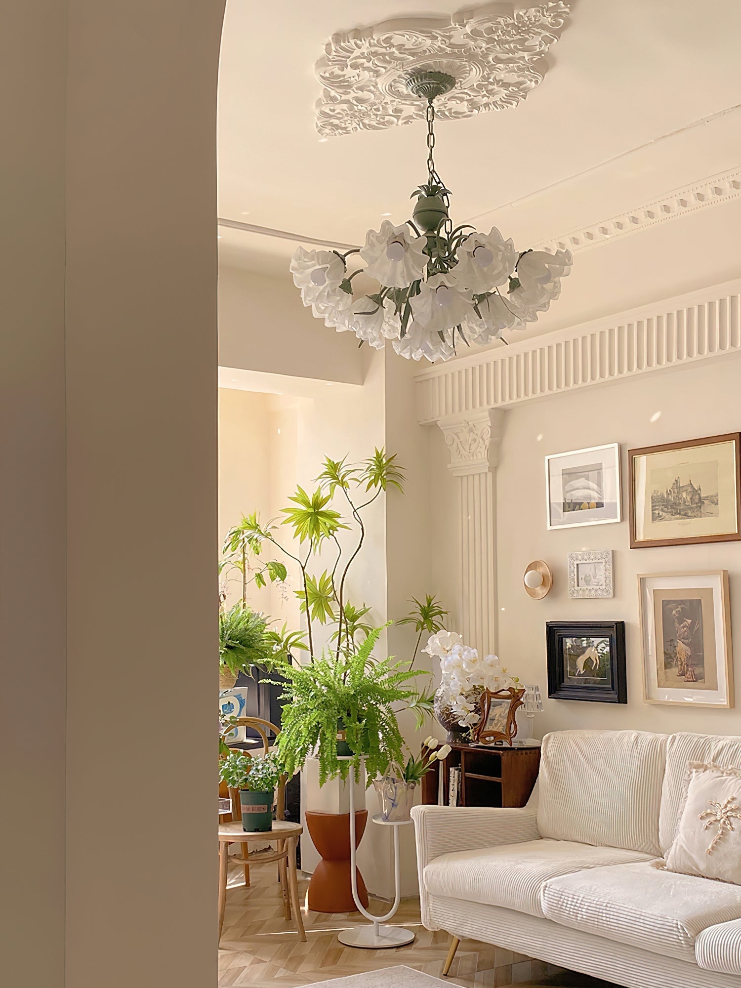 Evren Chandelier Flower with Petals and Leaves-Neutral Decor