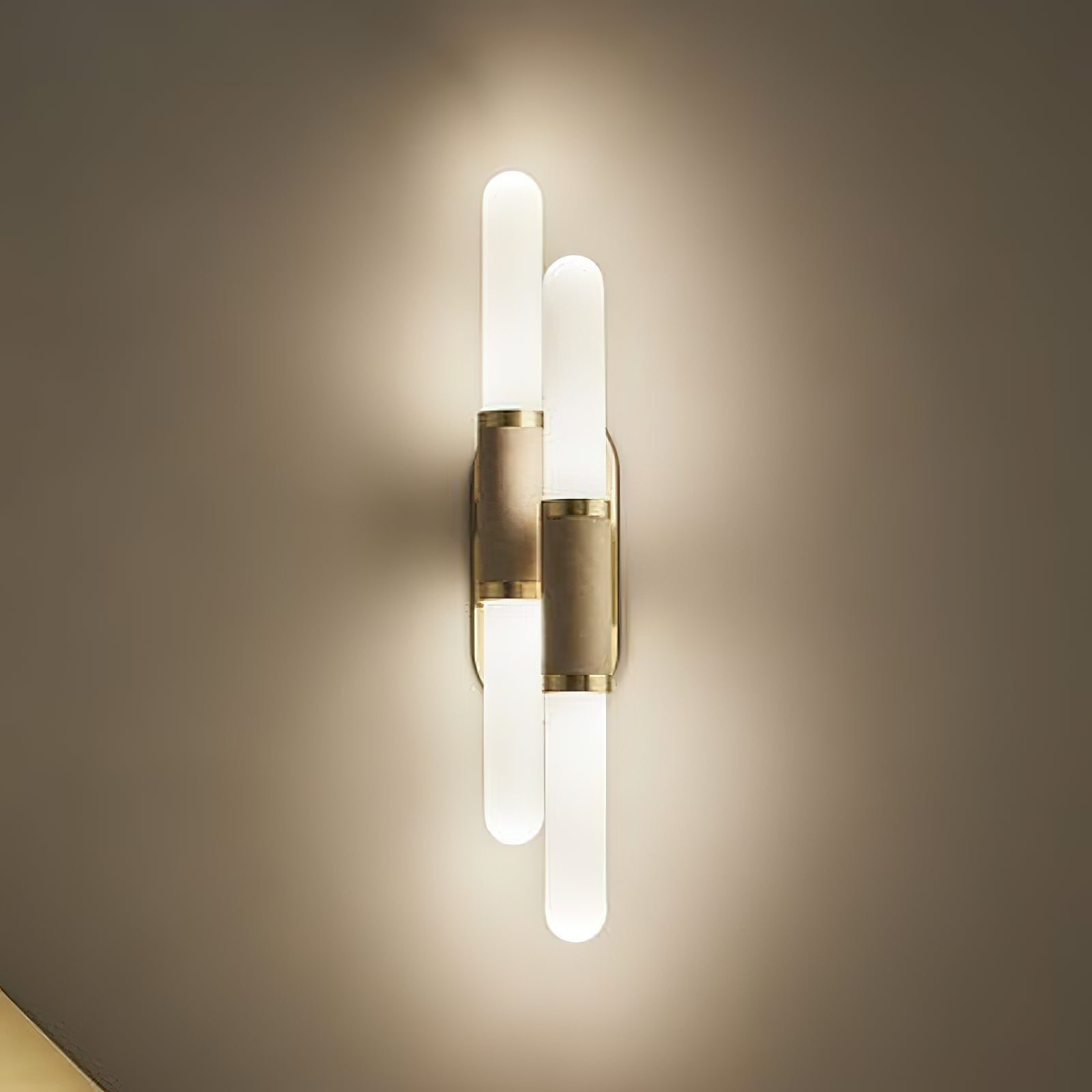 Lumi Wall Lamp