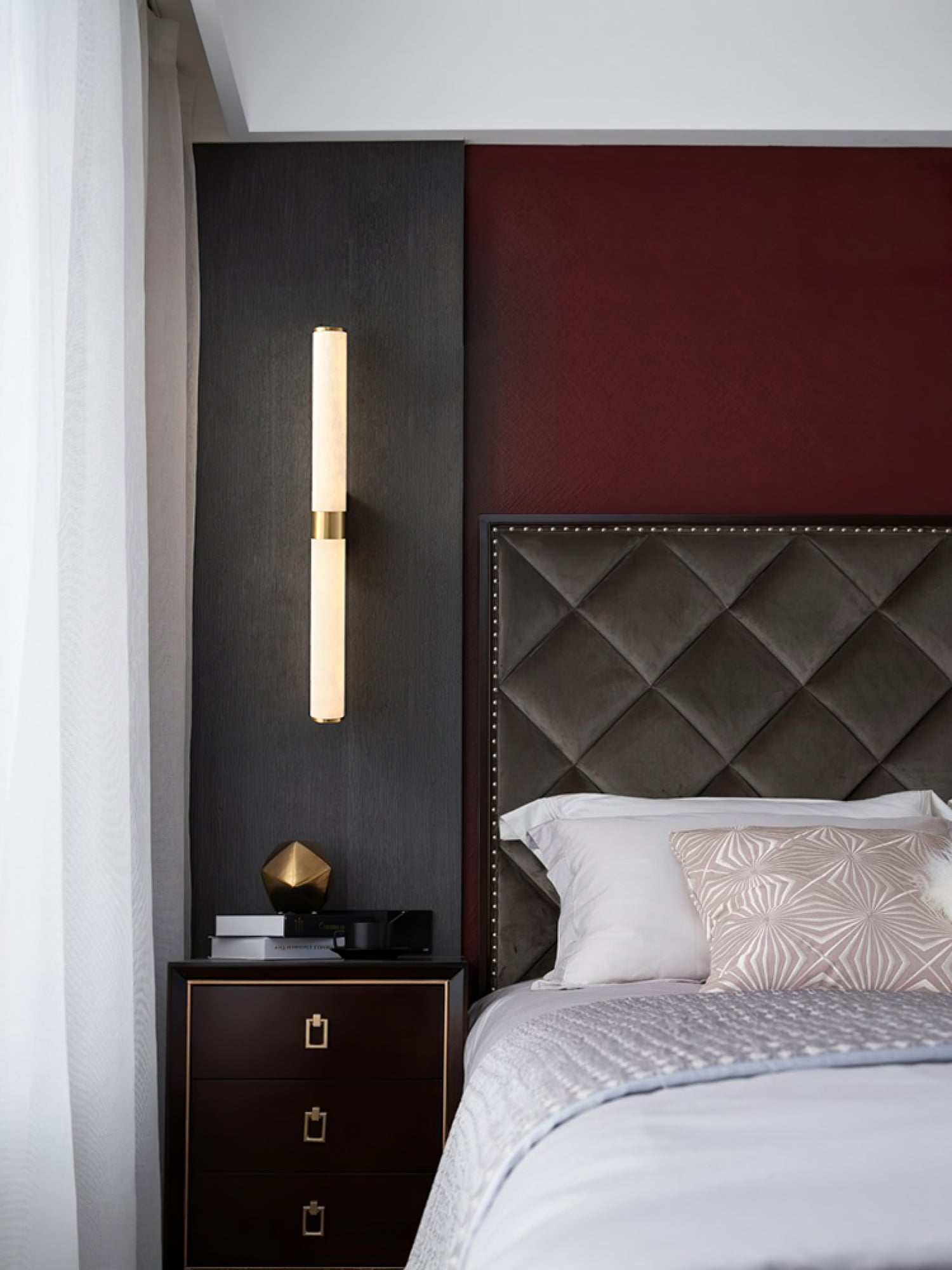 Olmirira Minimalist Alabaster Wall Lamp-Neutral Decor