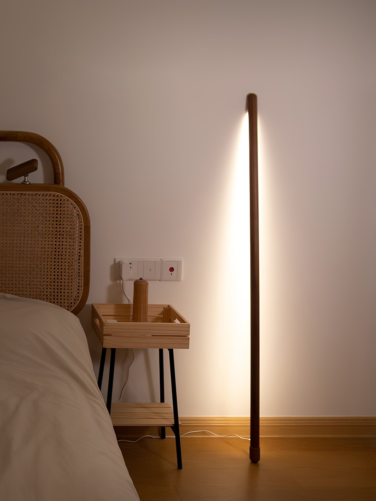 Echo Linear Modern Wood Floor Lamp-Neutral Decor