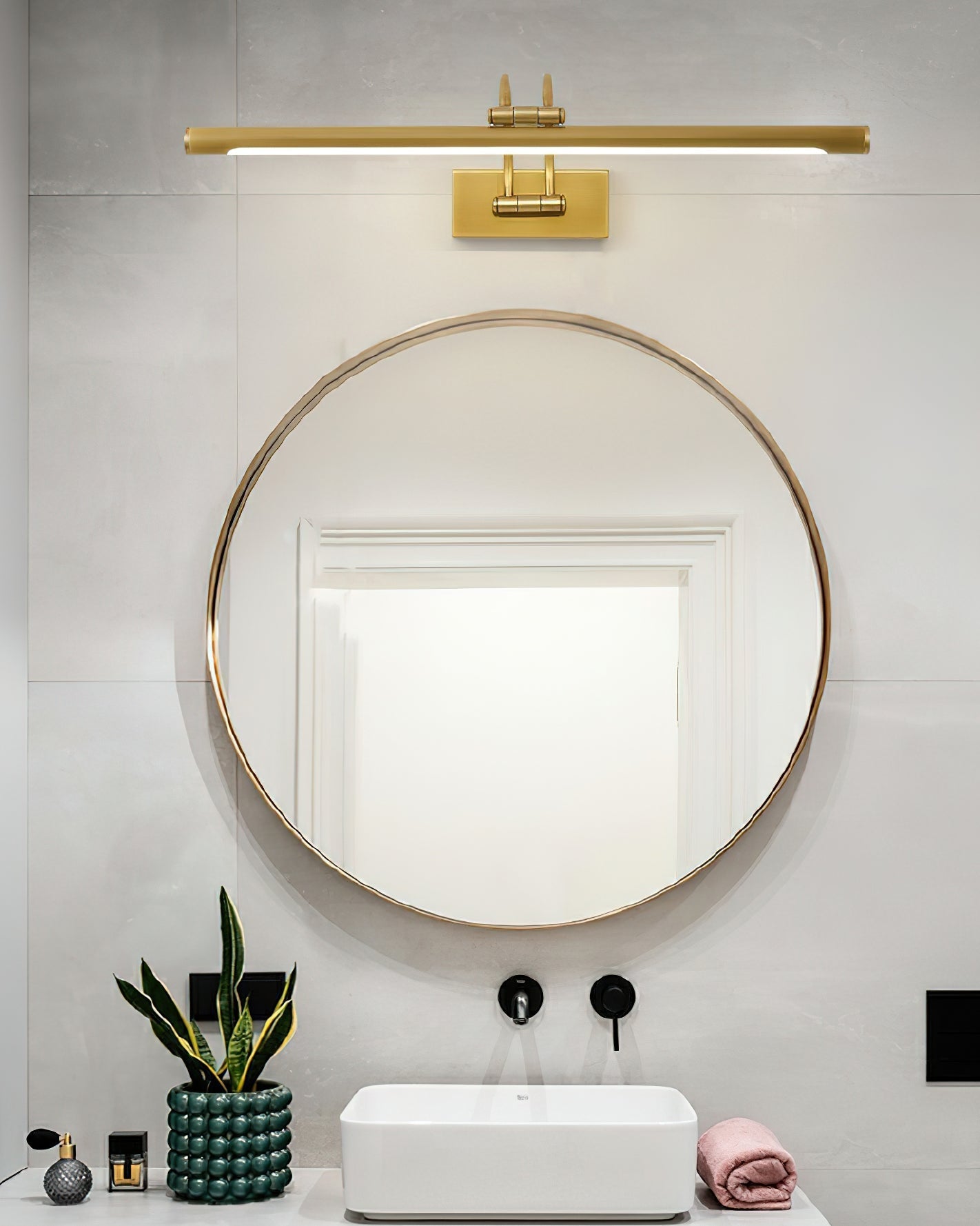 Valem Linear Vanity Brass Wall Light-Neutral Decor