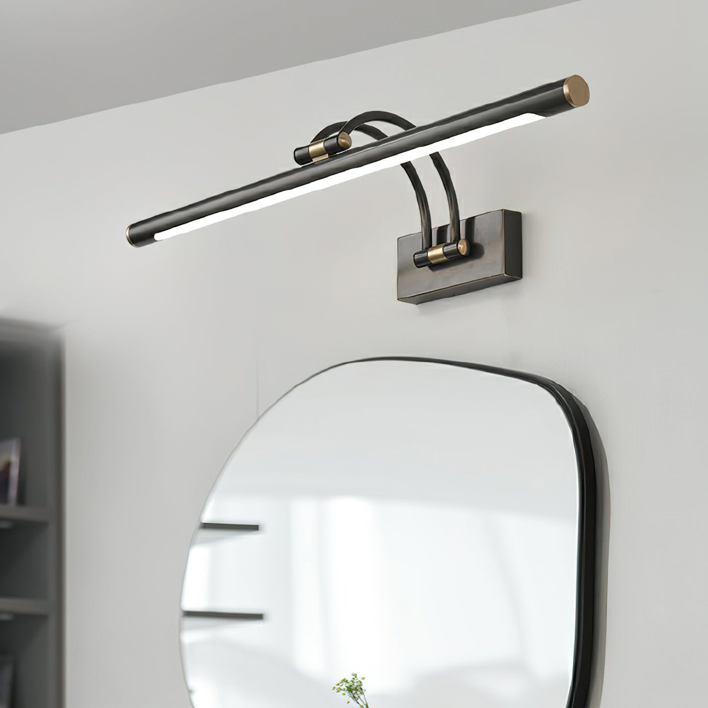 Valem Linear Vanity Brass Wall Light-Neutral Decor