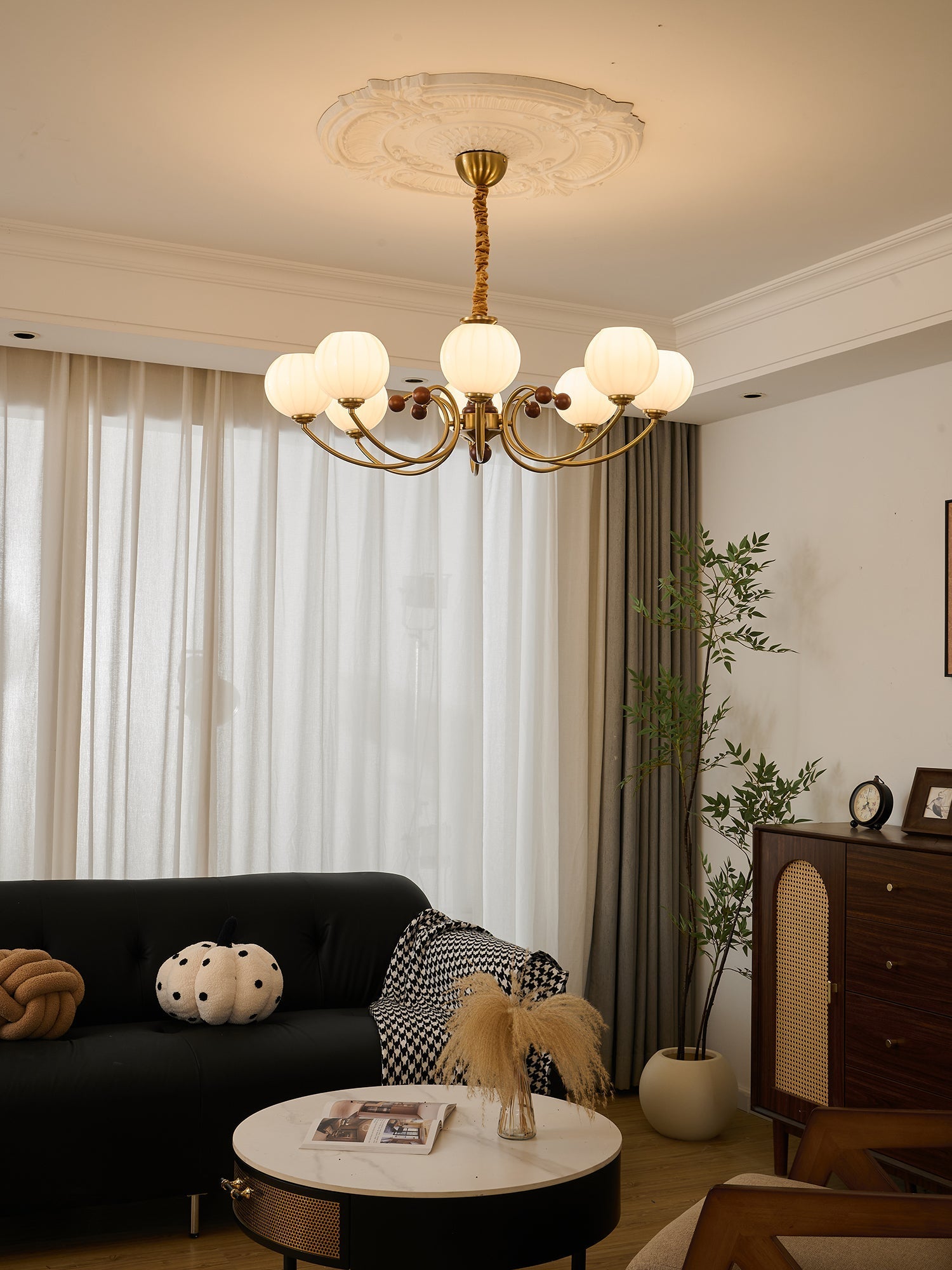 Omirara Traditional Elegance Vintage Wood Chandelier-Neutral Decor