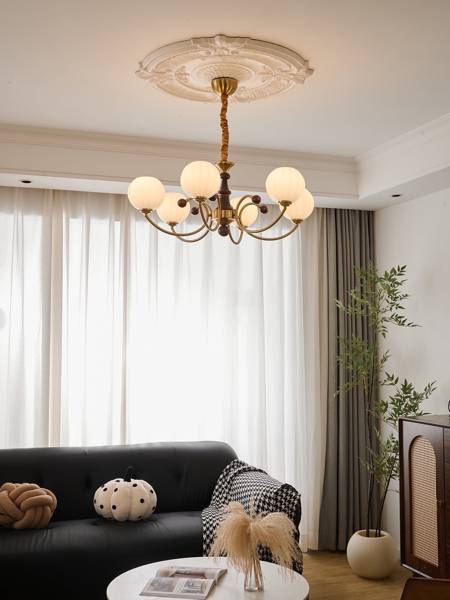 Omirara Traditional Elegance Vintage Wood Chandelier-Neutral Decor