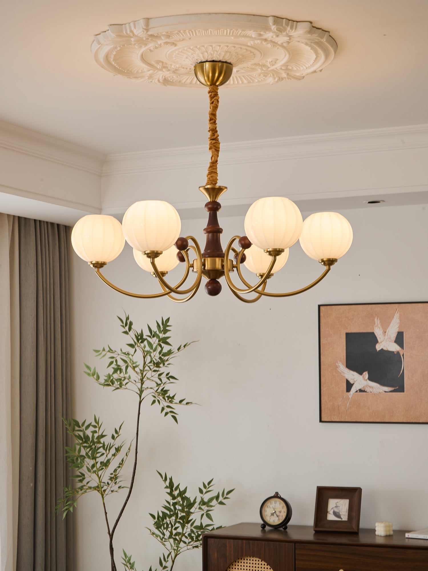 Omirara Traditional Elegance Vintage Wood Chandelier-Neutral Decor