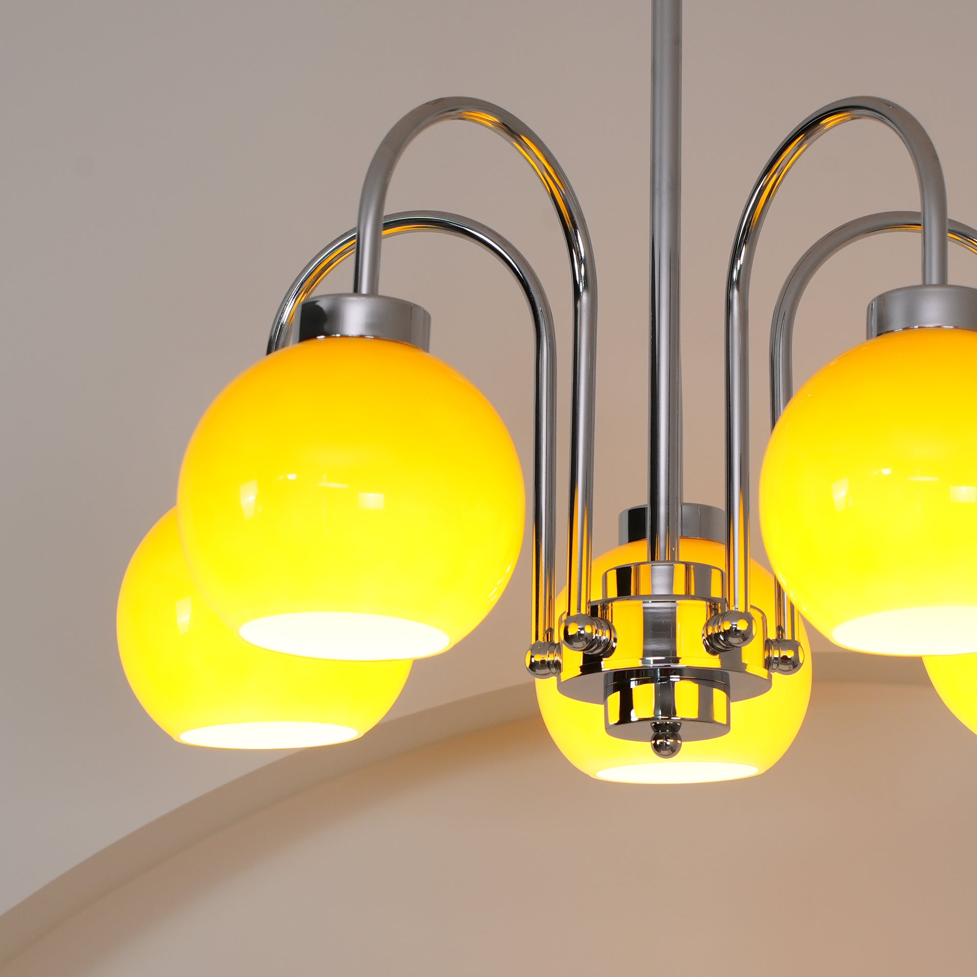 Lustra Chandelier Yellow Glass Globes-Neutral Decor