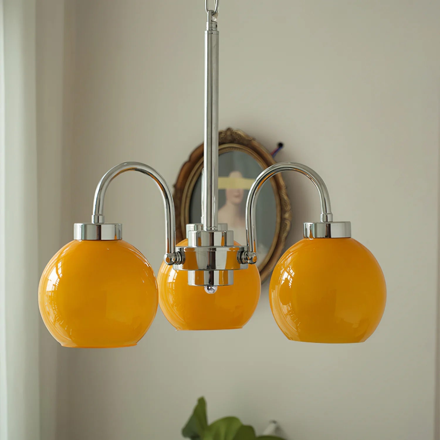 Lustra Chandelier Yellow Glass Globes-Neutral Decor