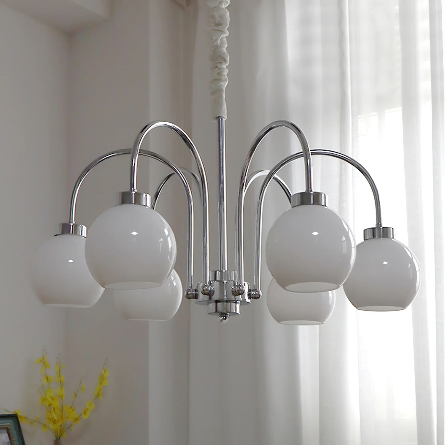 Lustra Chandelier Yellow Glass Globes-Neutral Decor