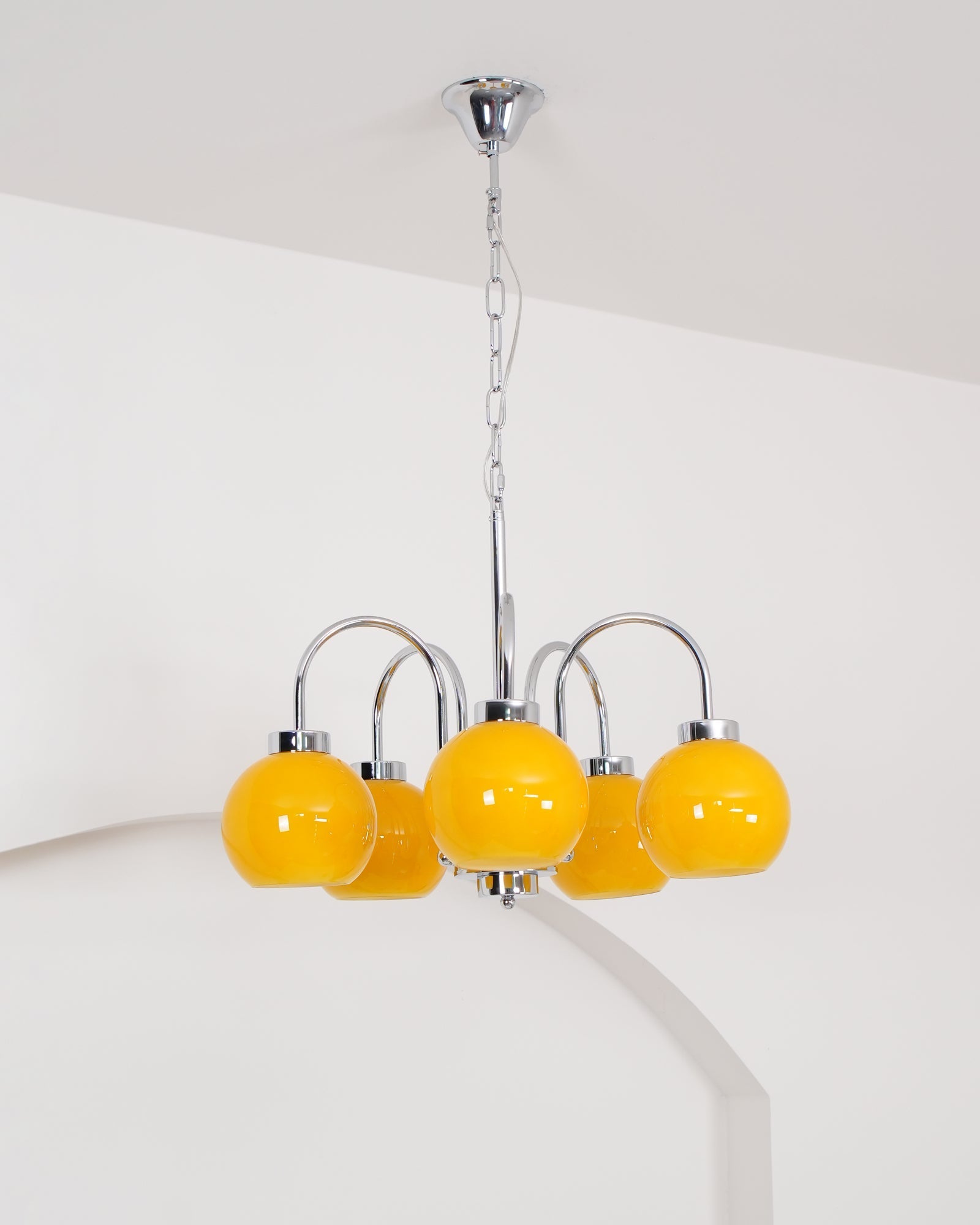 Lustra Chandelier Yellow Glass Globes-Neutral Decor