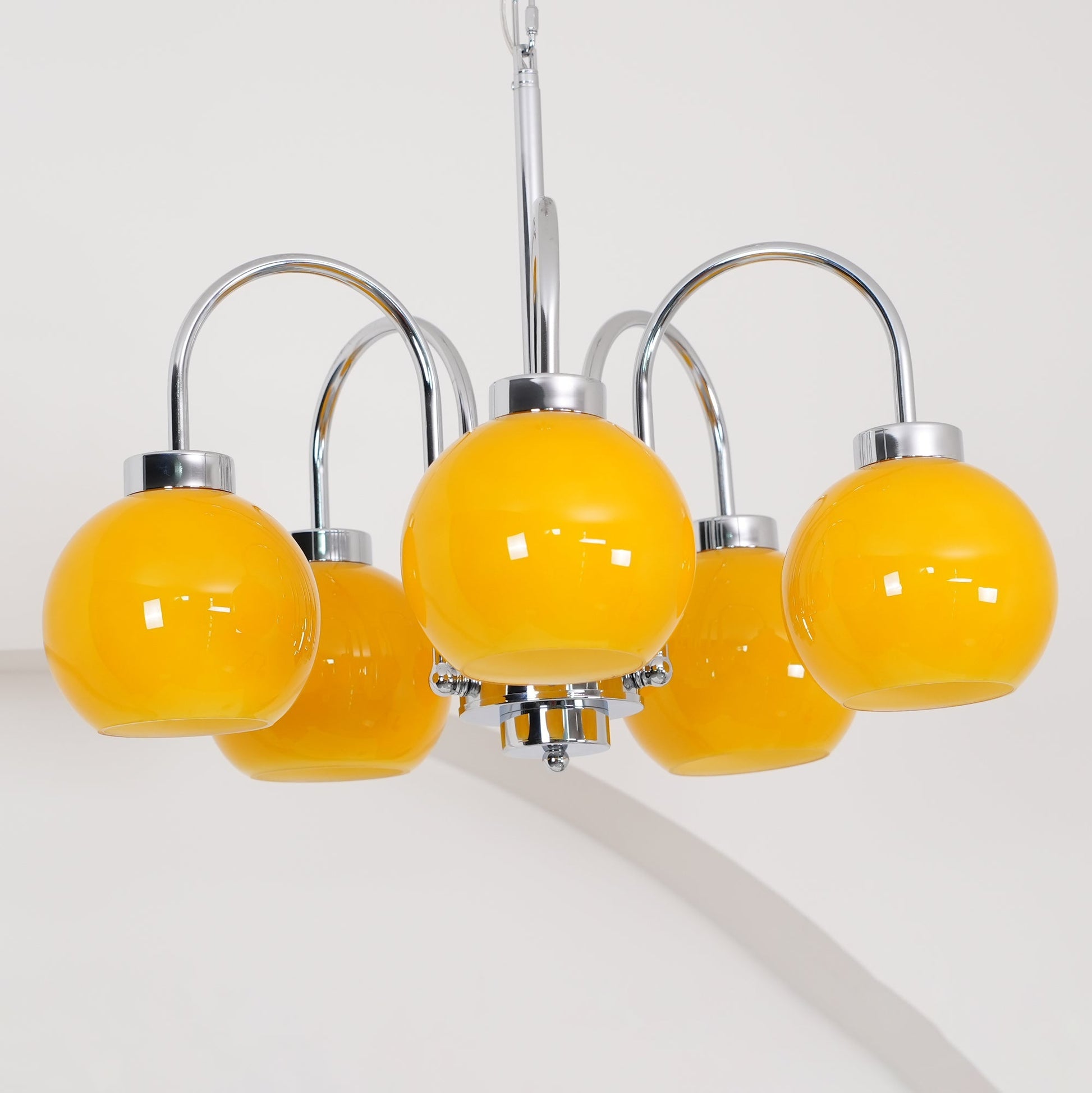 Lustra Chandelier Yellow Glass Globes-Neutral Decor