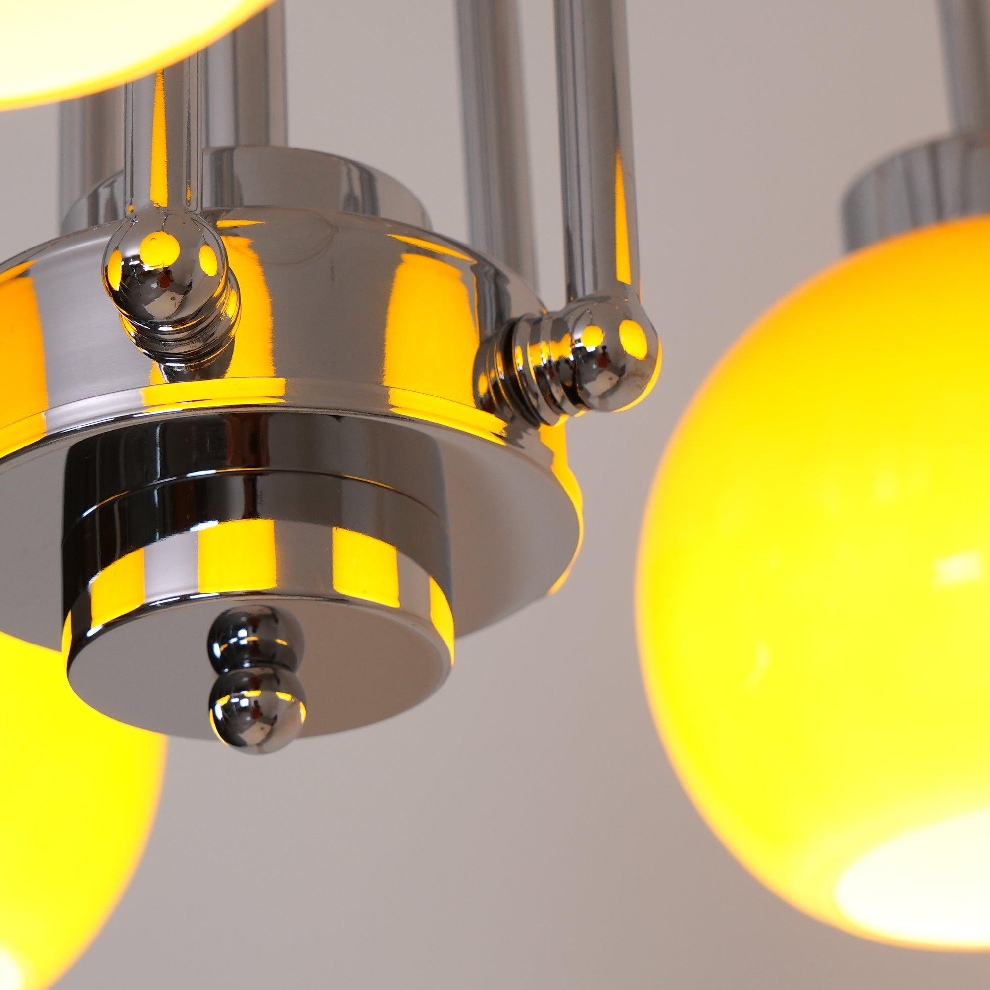 Lustra Chandelier Yellow Glass Globes-Neutral Decor
