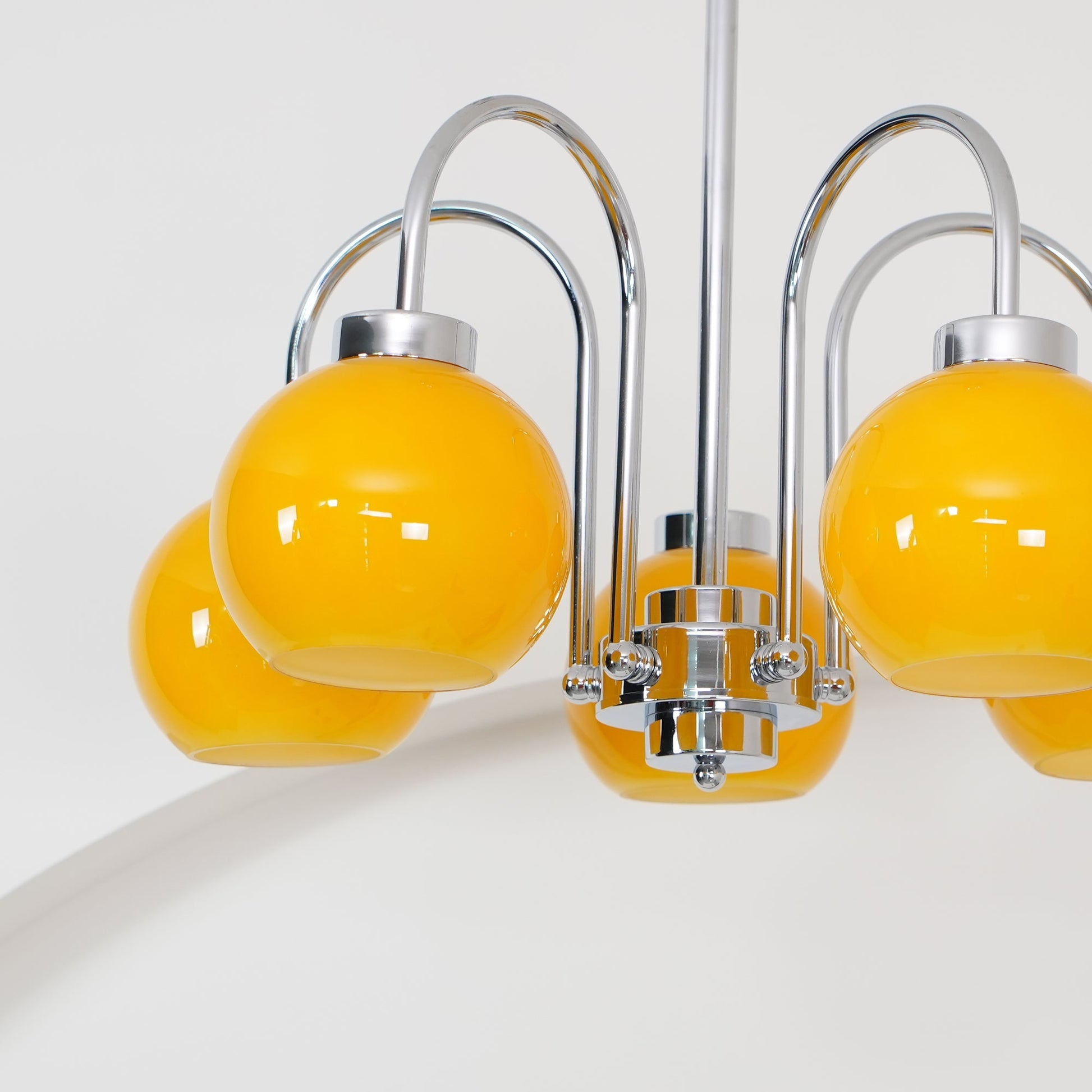 Lustra Chandelier Yellow Glass Globes-Neutral Decor