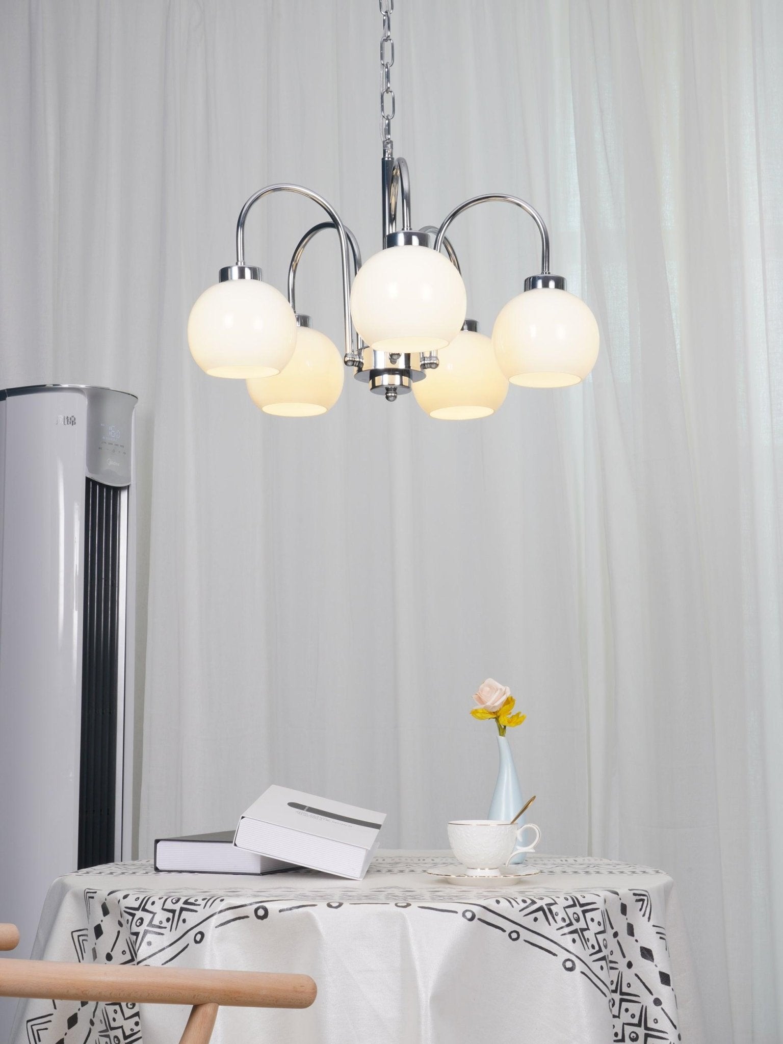 Lustra Chandelier Yellow Glass Globes-Neutral Decor