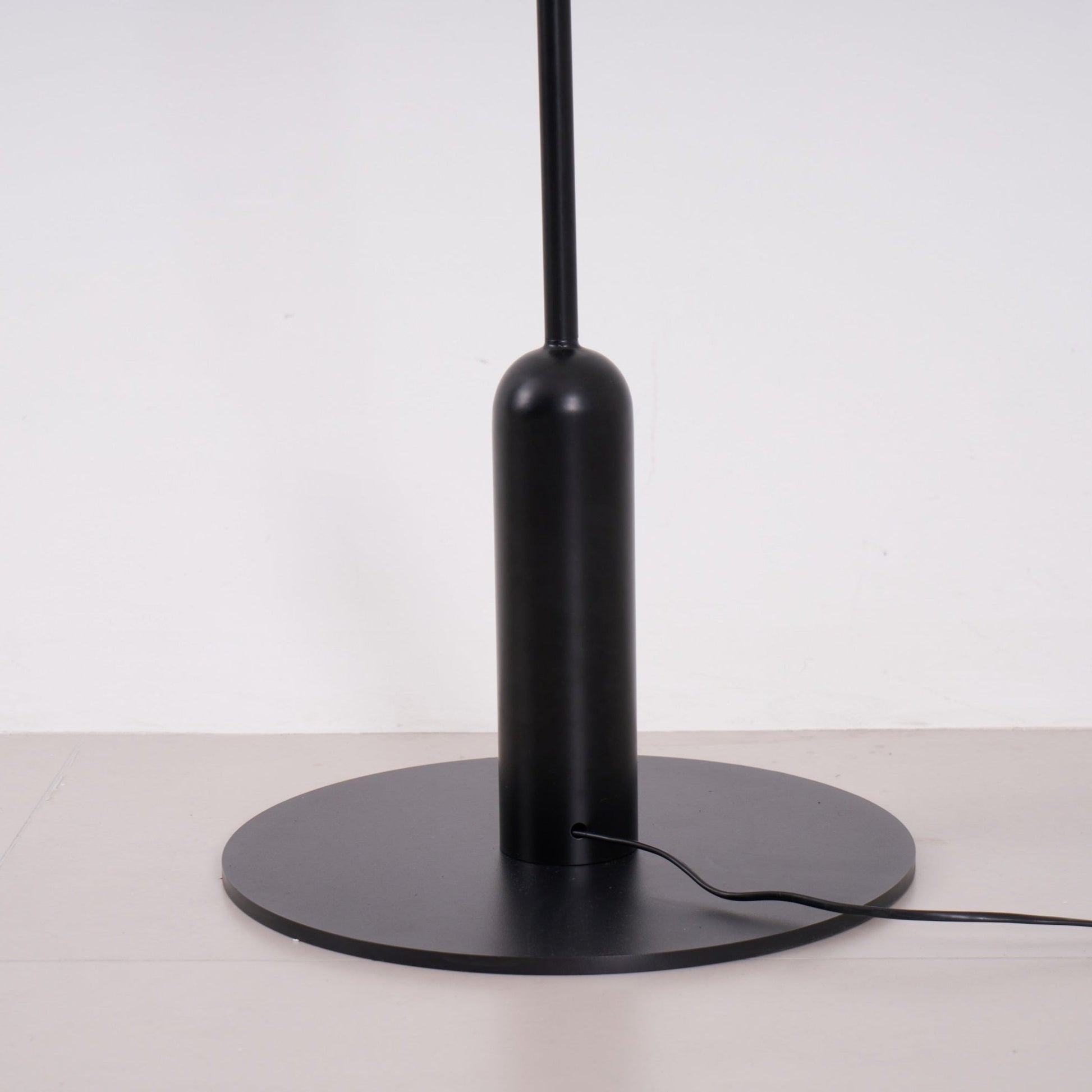 Arc Modern Floor Lamp-Neutral Decor