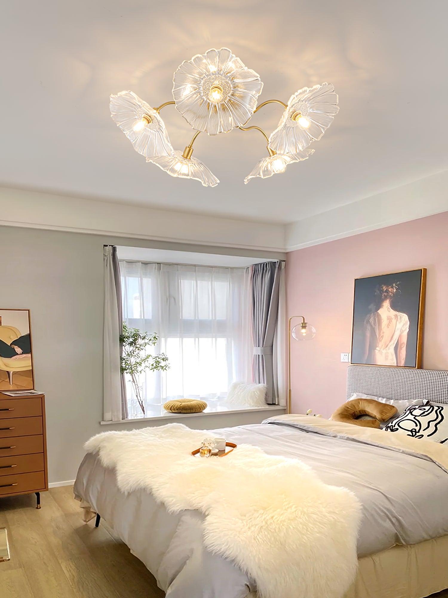 Solara Ceiling Lamp Leaf Glass with Brass Elegant-Neutral Decor