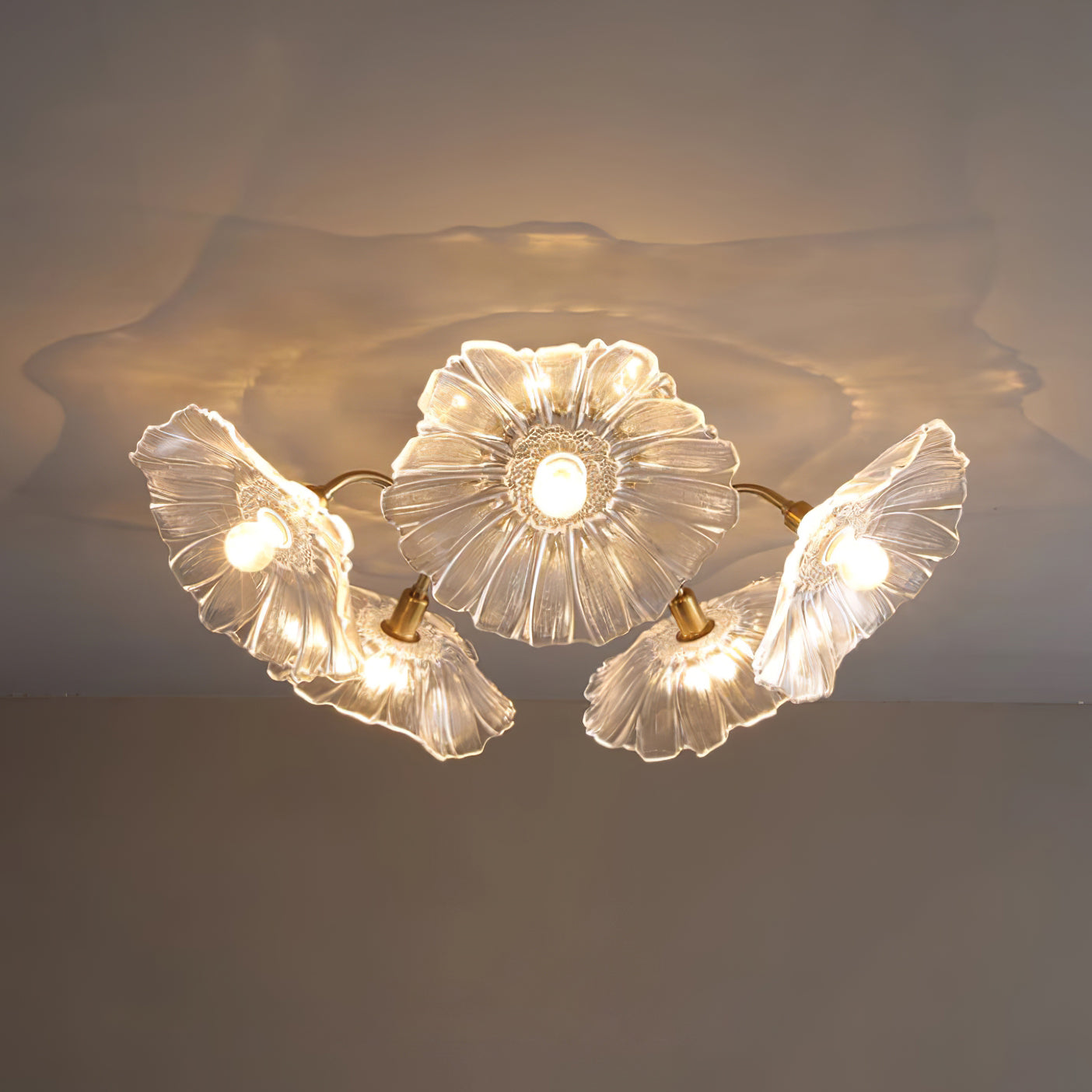 Solara Ceiling Lamp Leaf Glass with Brass Elegant-Neutral Decor