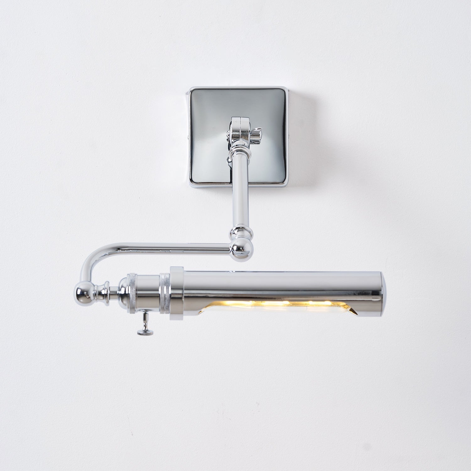 Dimensions of the Luca Wall Lamp displayed graphically.