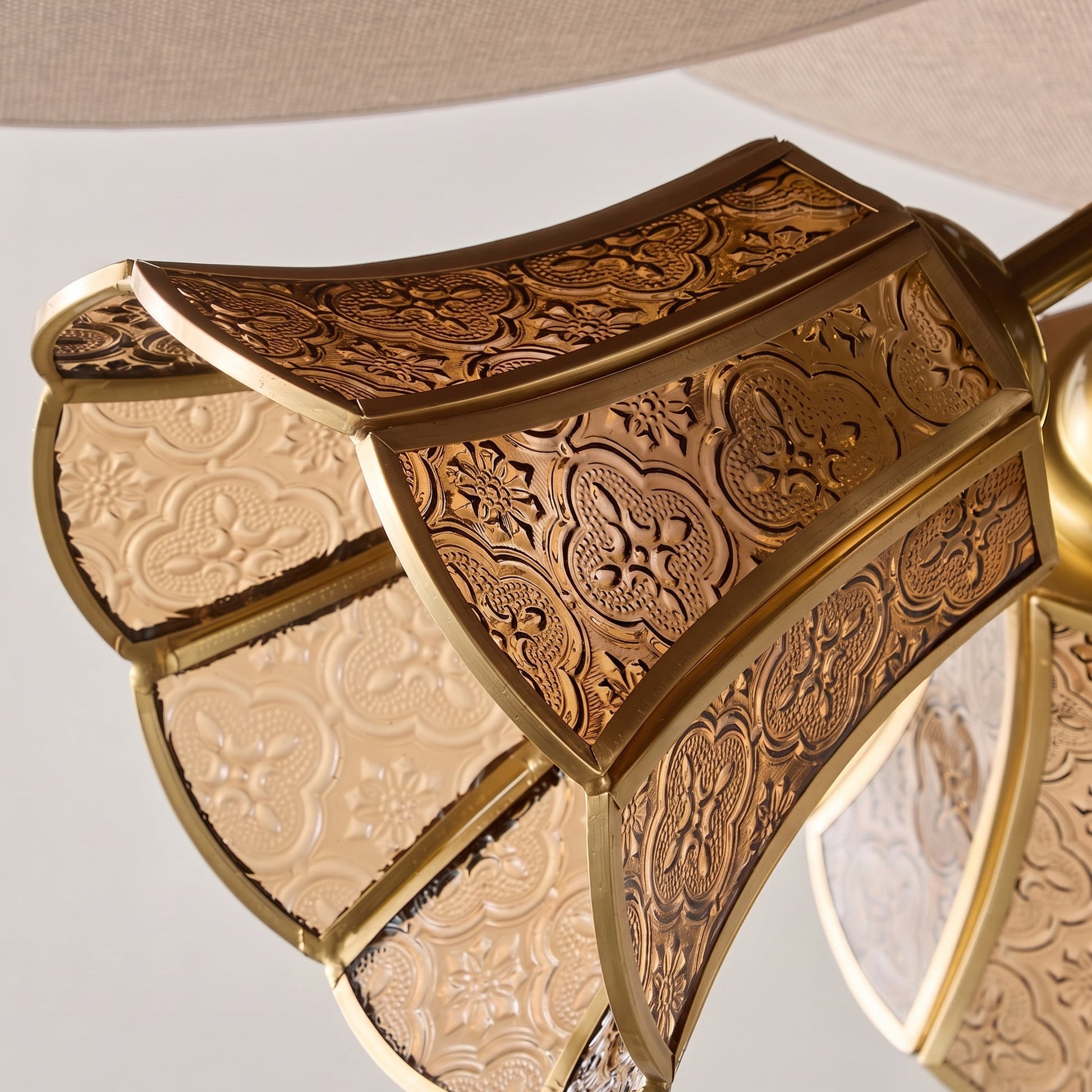 Dimensional diagram of the Lucca Glass Chandelier.