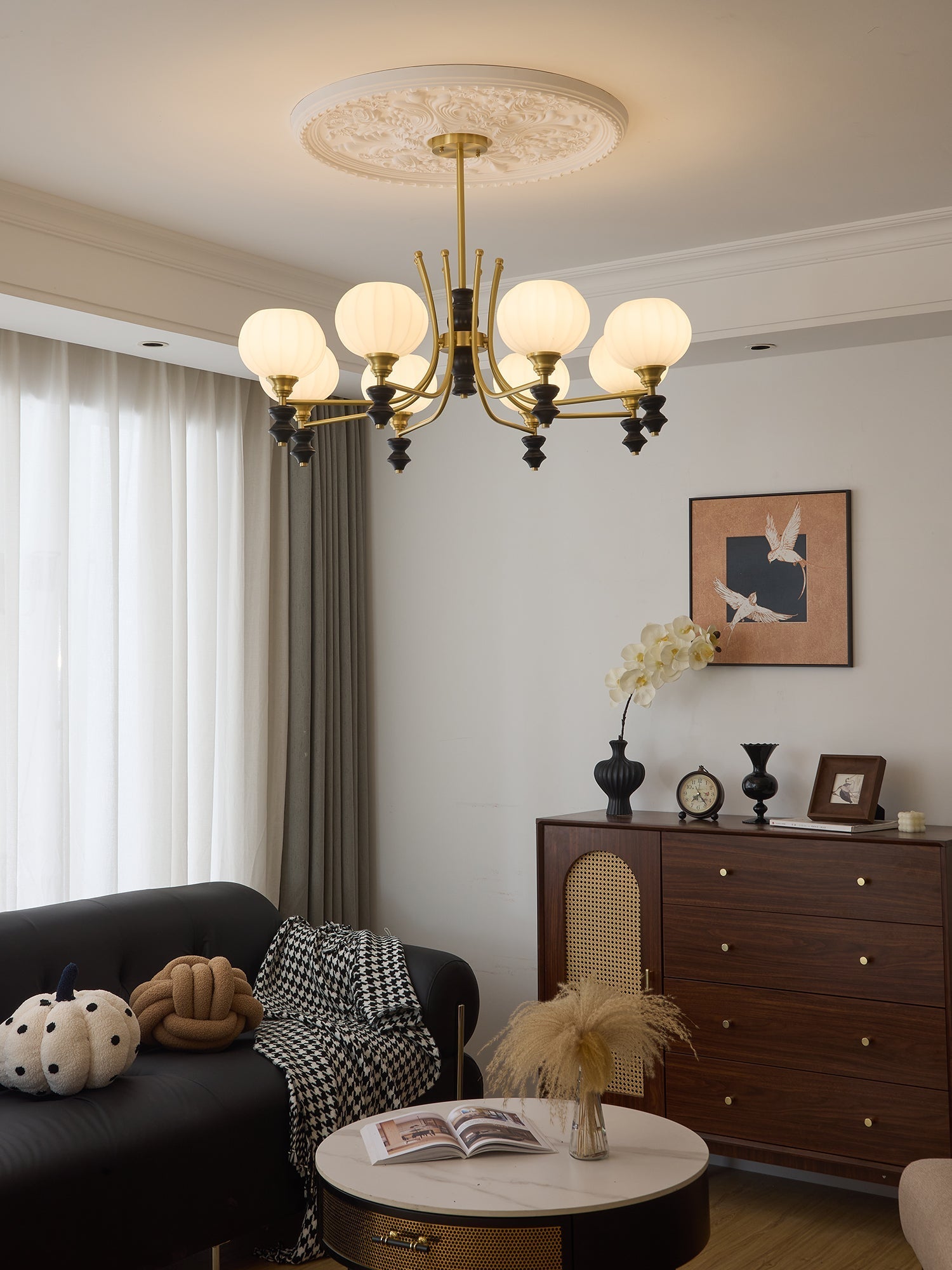 Zavenen Traditional Elegance Vintage Brass Wood Chandelier-Neutral Decor