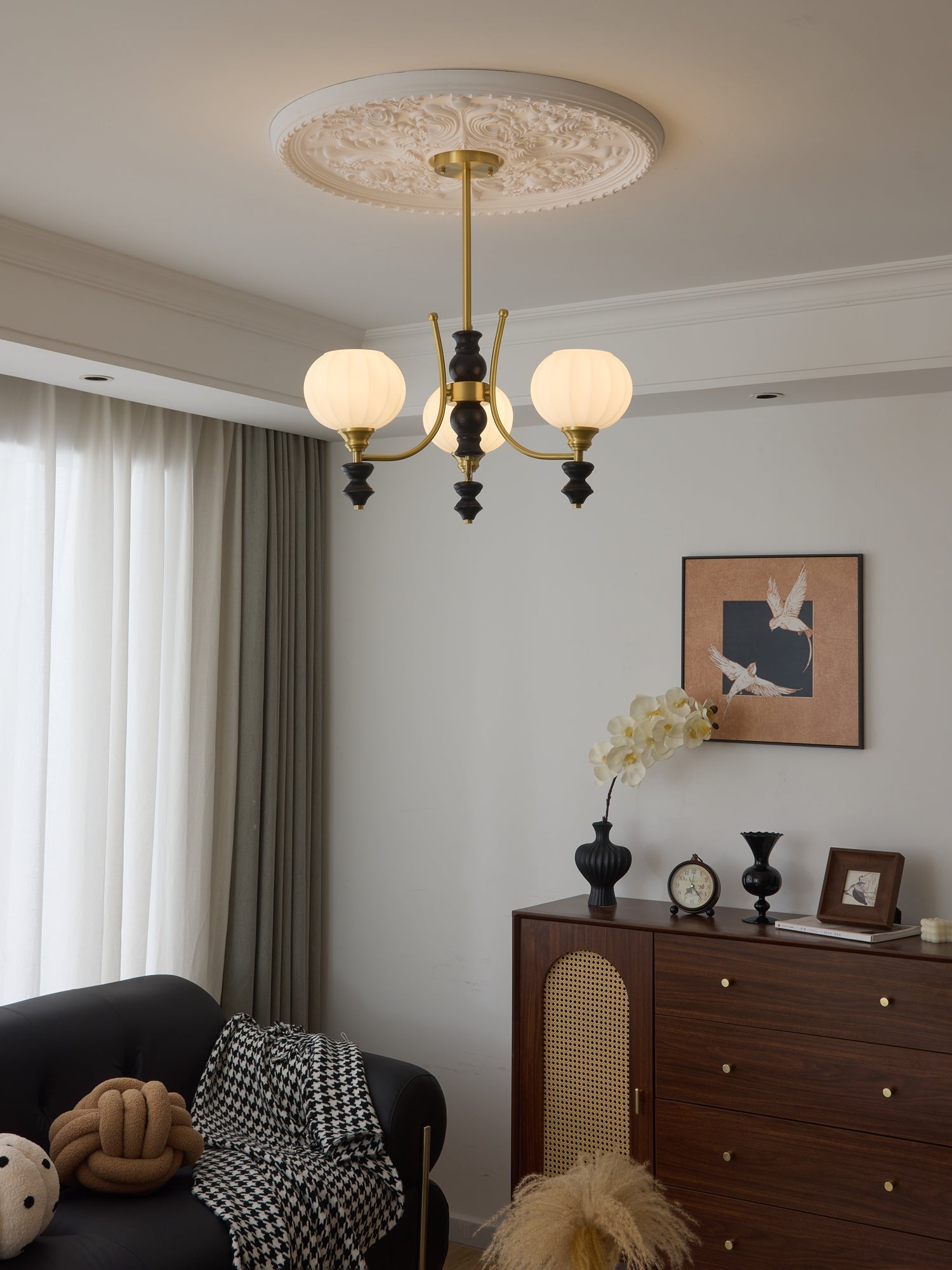 Zavenen Traditional Elegance Vintage Brass Wood Chandelier-Neutral Decor