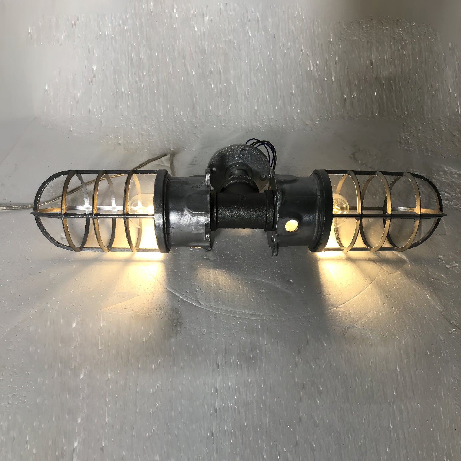 Ozorel Wall Lamp