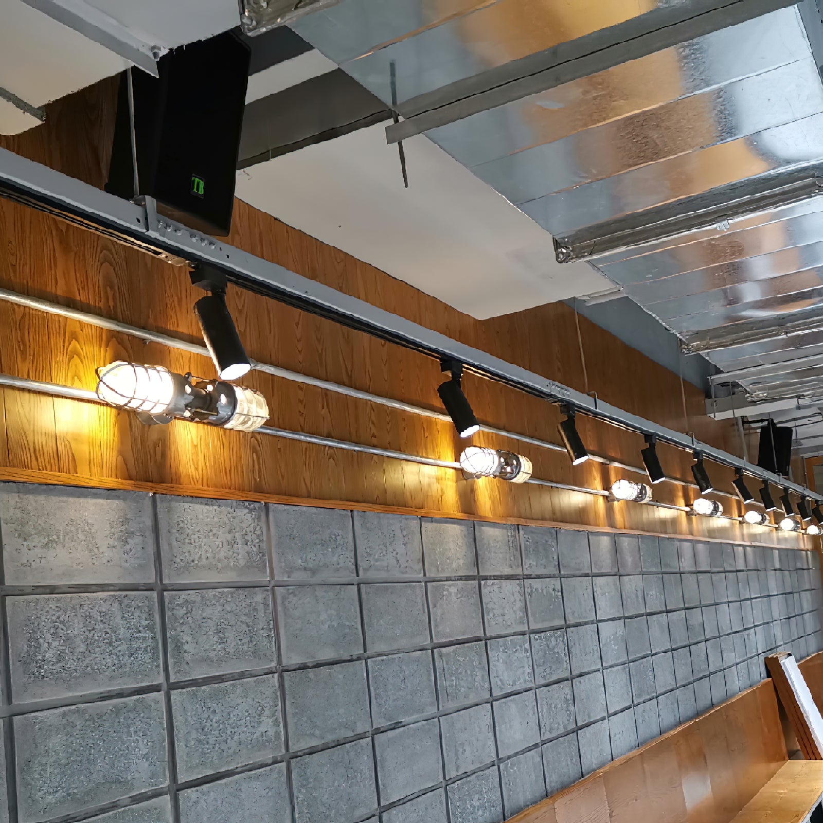 Ozorel Wall Lamp