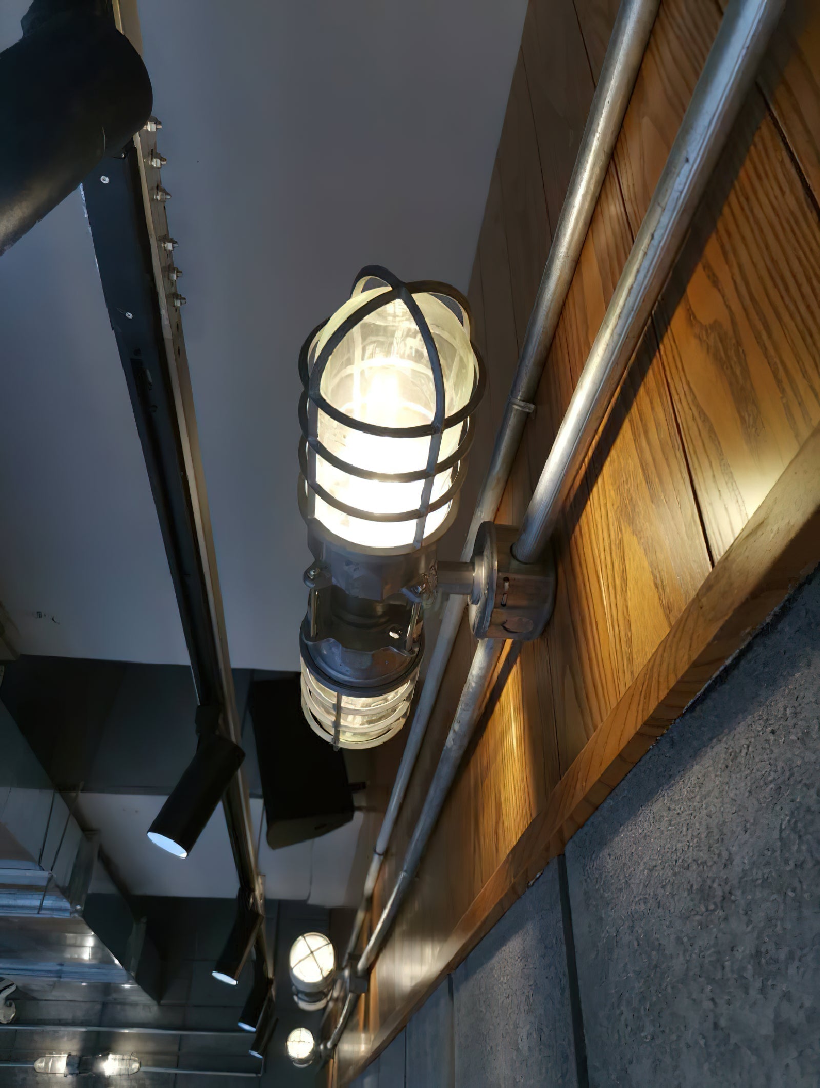 Ozorel Wall Lamp