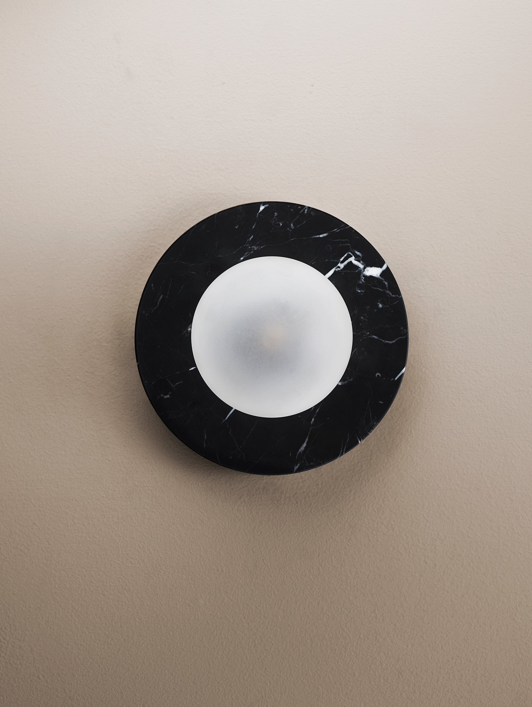 Arthaen Wall Lamp