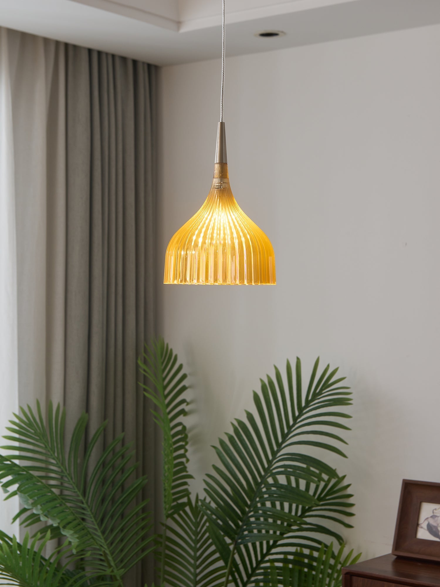 Durven Elegant Pendant Lamp-Neutral Decor