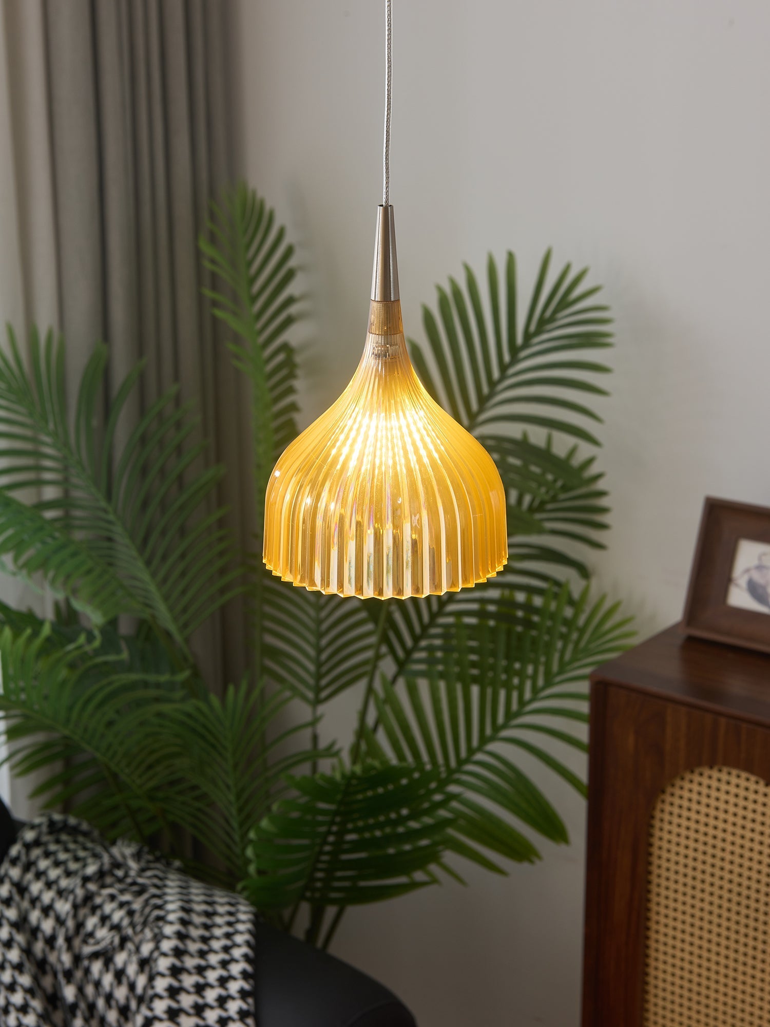 Durven Elegant Pendant Lamp-Neutral Decor