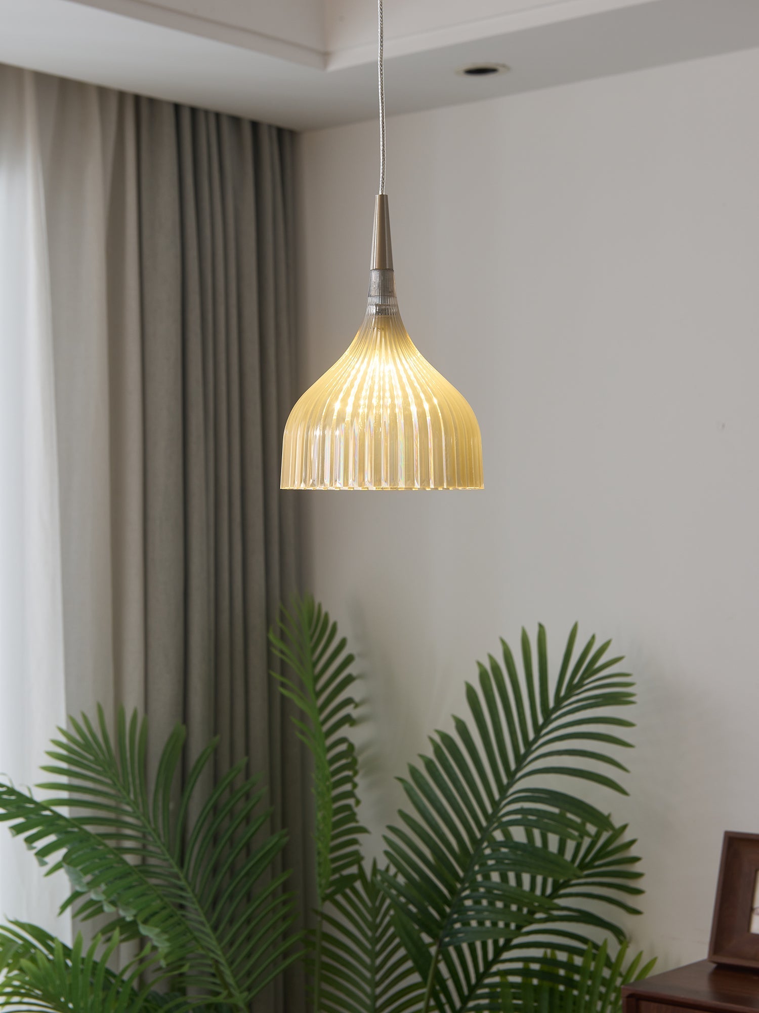 Durven Elegant Pendant Lamp-Neutral Decor